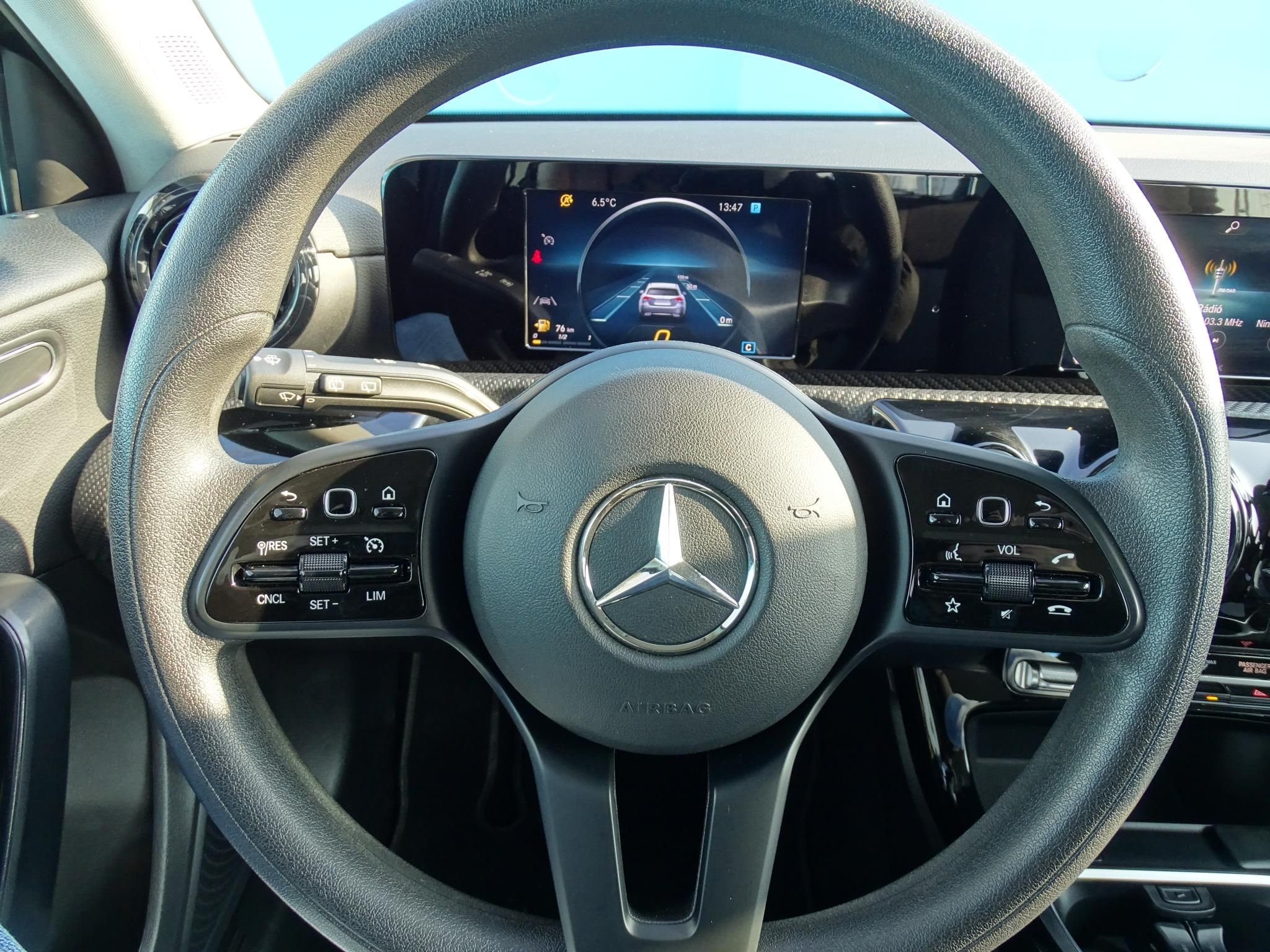 MERCEDES-BENZ A 180