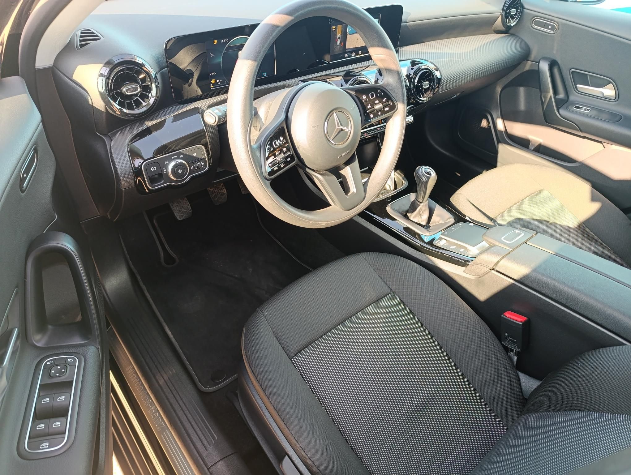 MERCEDES-BENZ A 180