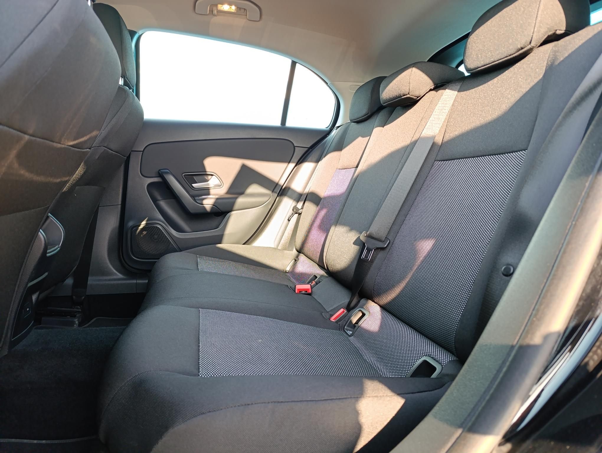 MERCEDES-BENZ A 180