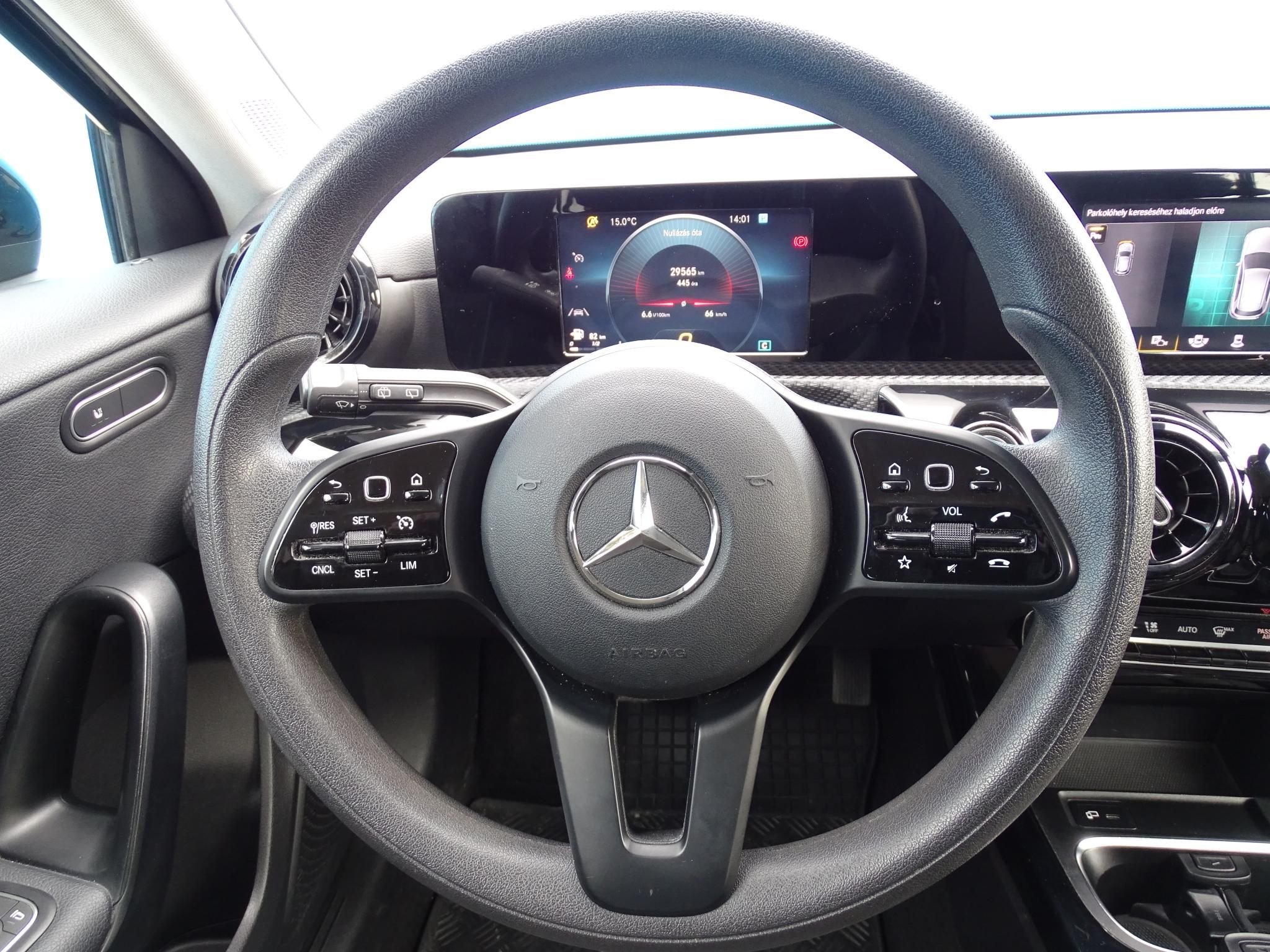 MERCEDES-BENZ A 180