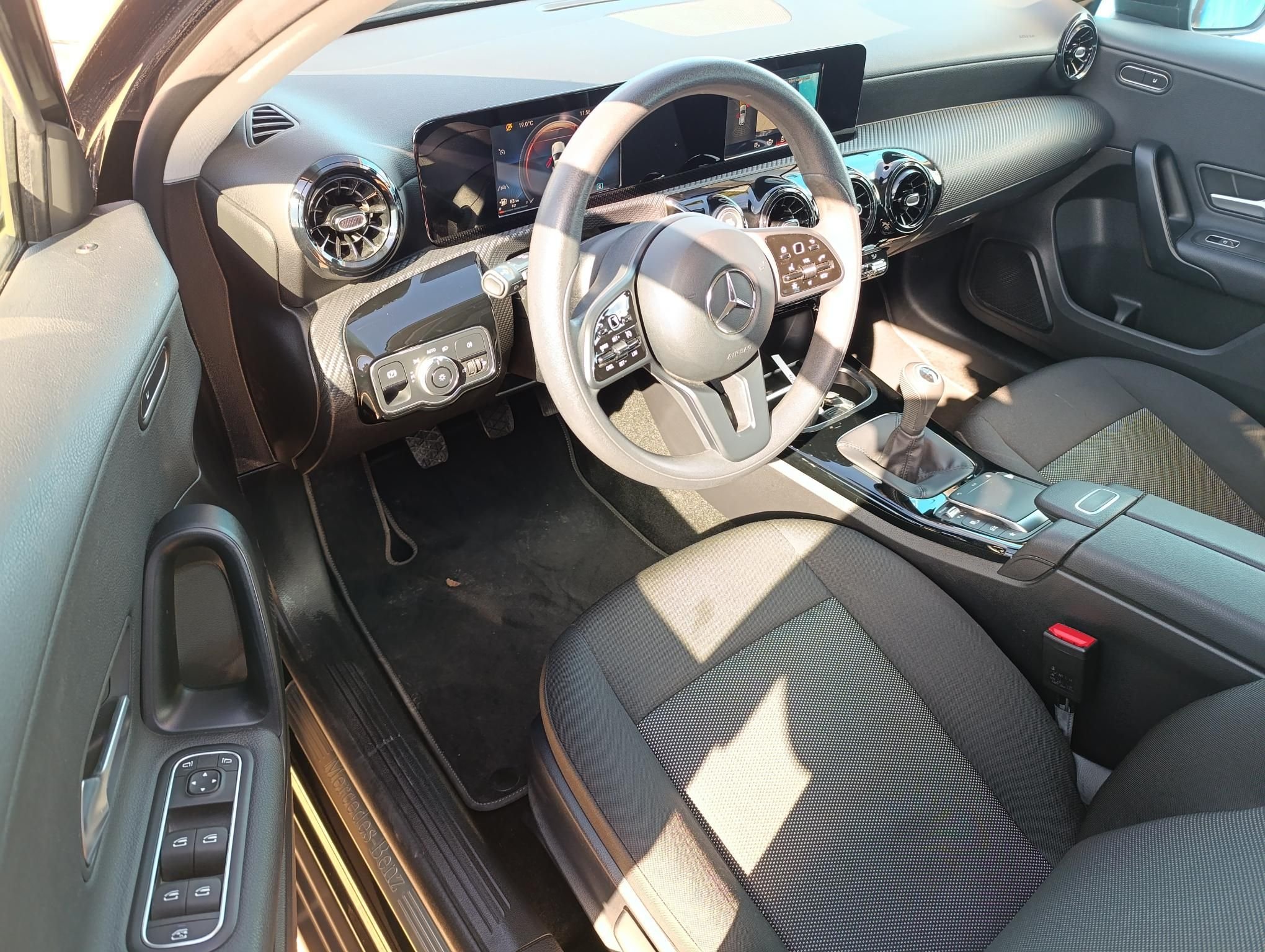 MERCEDES-BENZ A 180