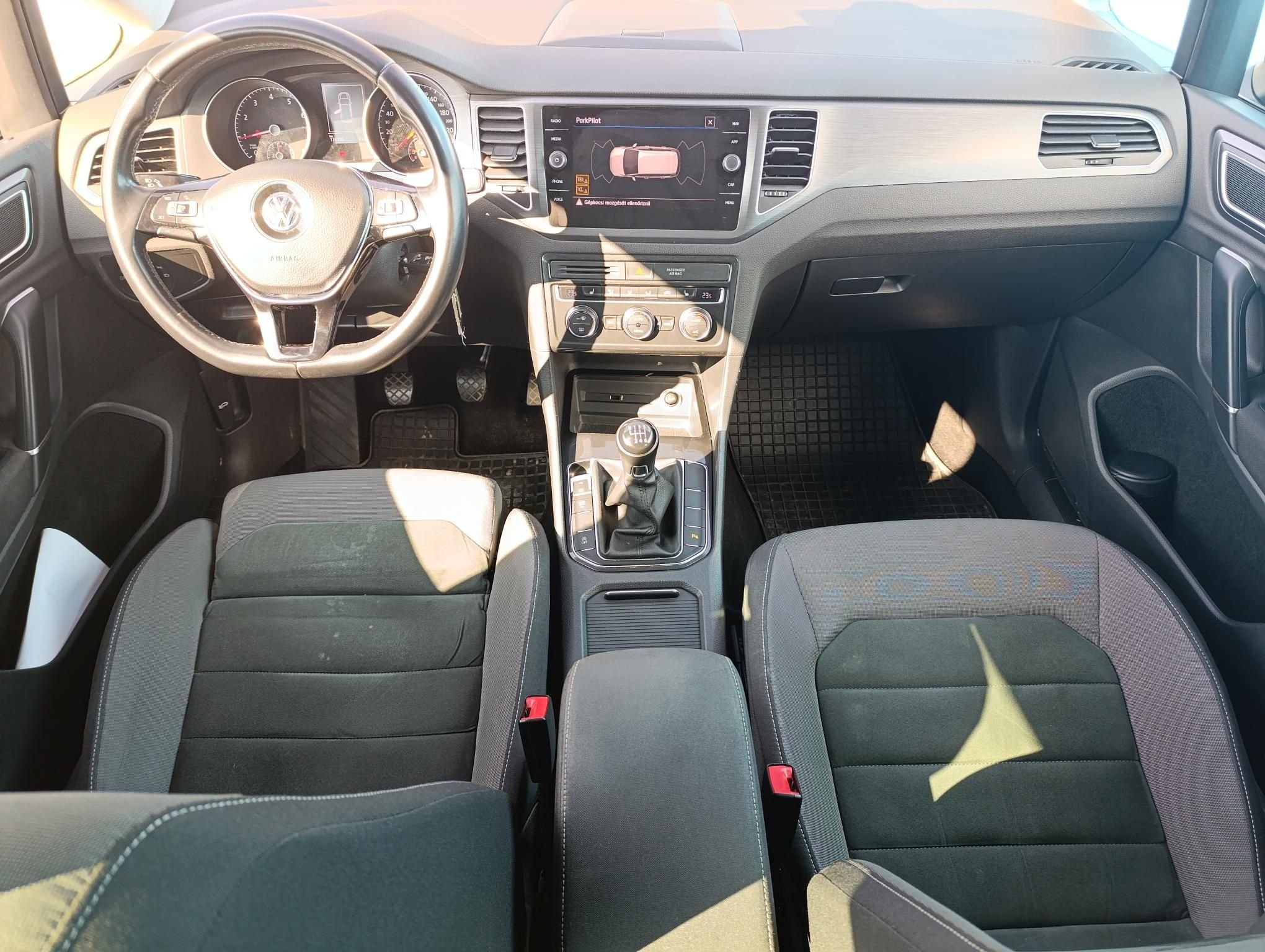 VOLKSWAGEN GOLF SPORTSVAN