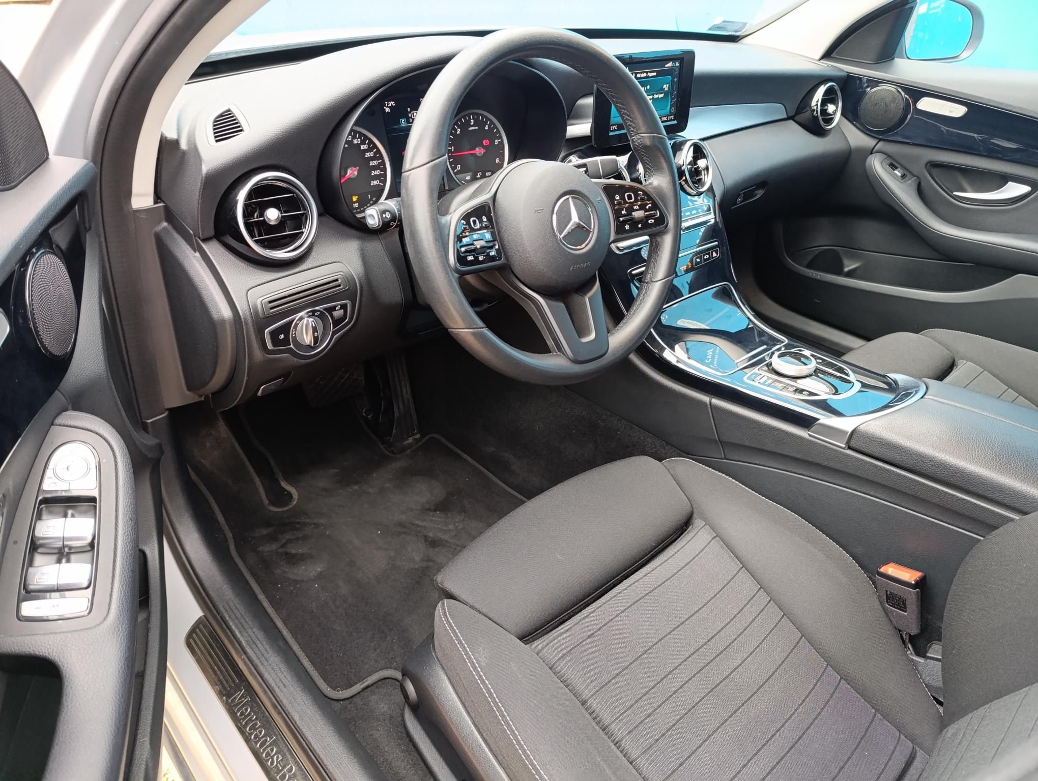 MERCEDES-BENZ C 220
