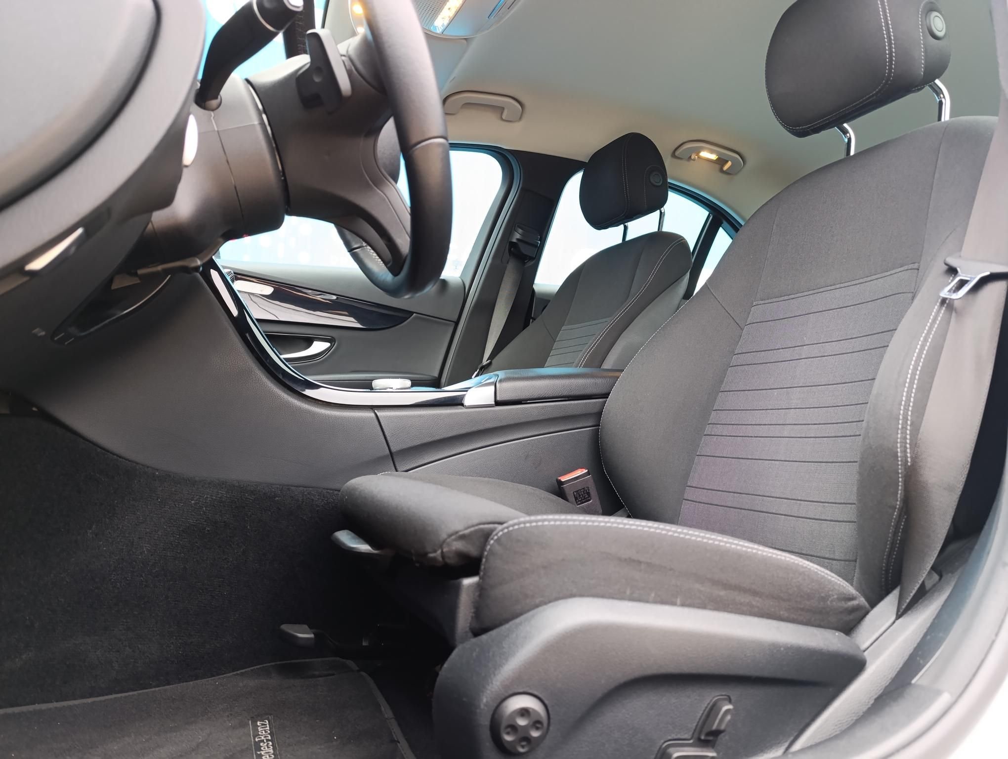 MERCEDES-BENZ C 220
