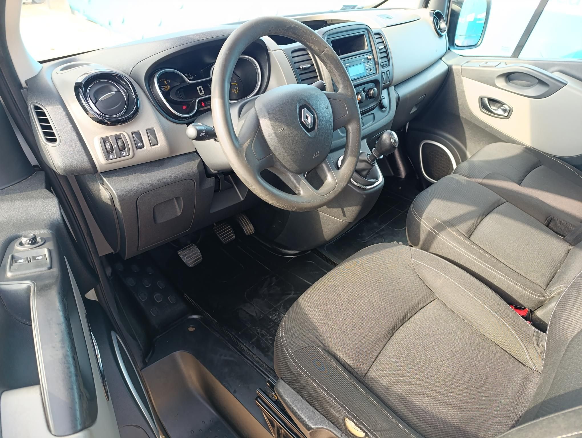 RENAULT TRAFIC