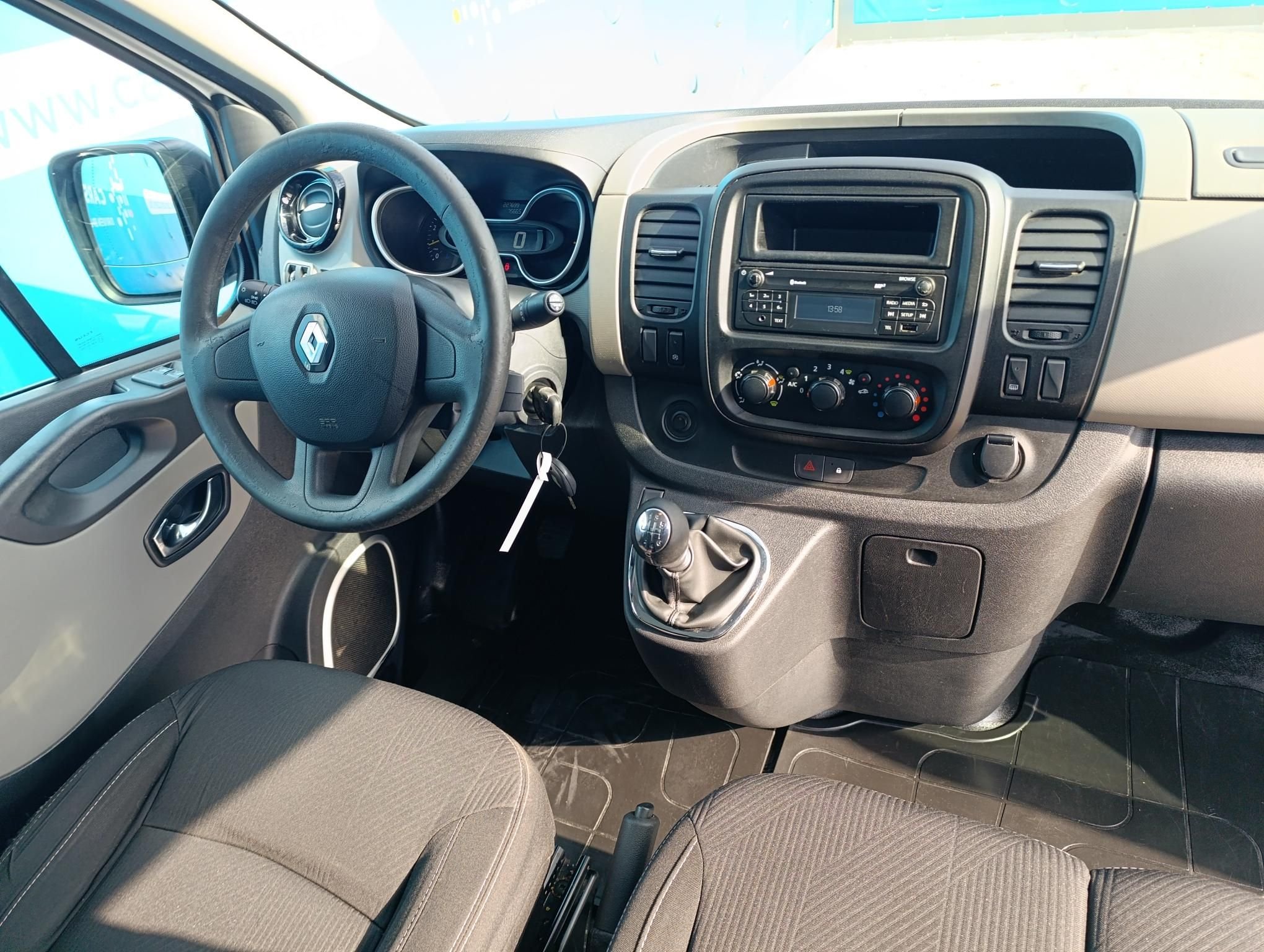 RENAULT TRAFIC