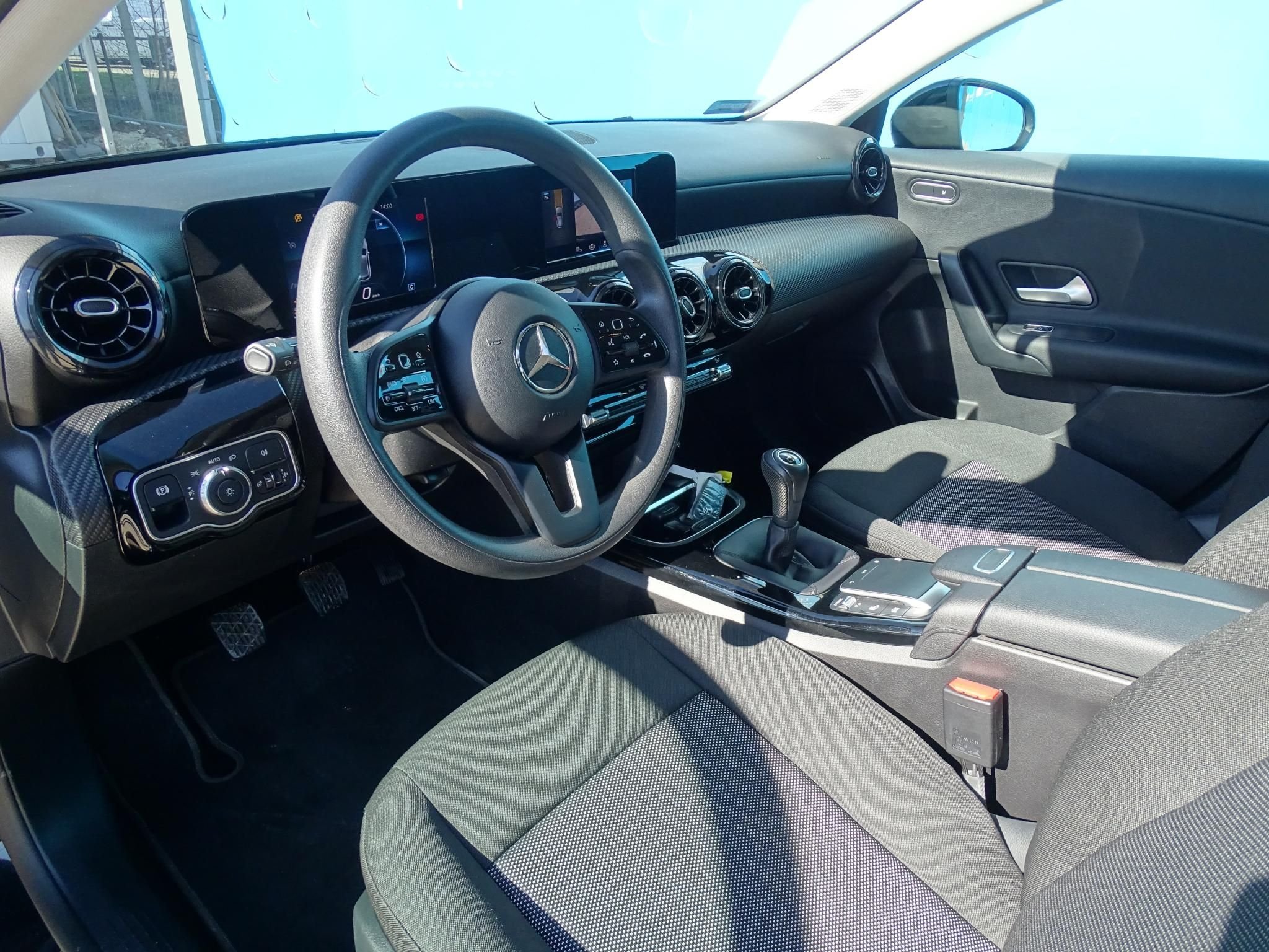 MERCEDES-BENZ A 180