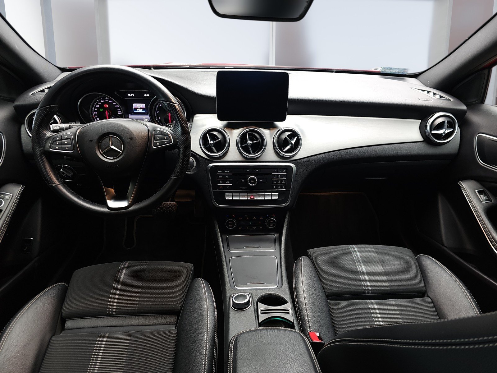 Mercedes-Benz GLA 200