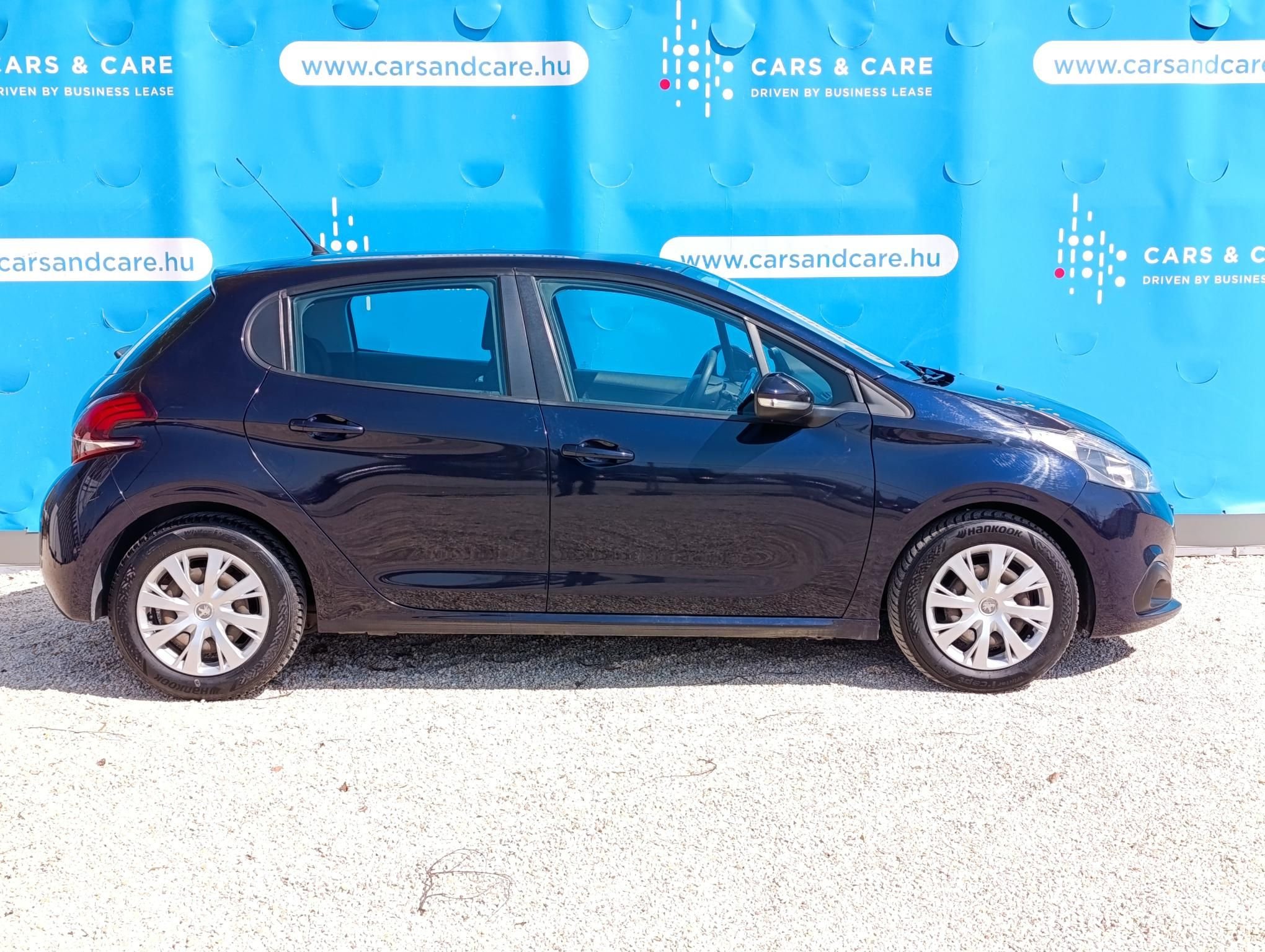 PEUGEOT 208