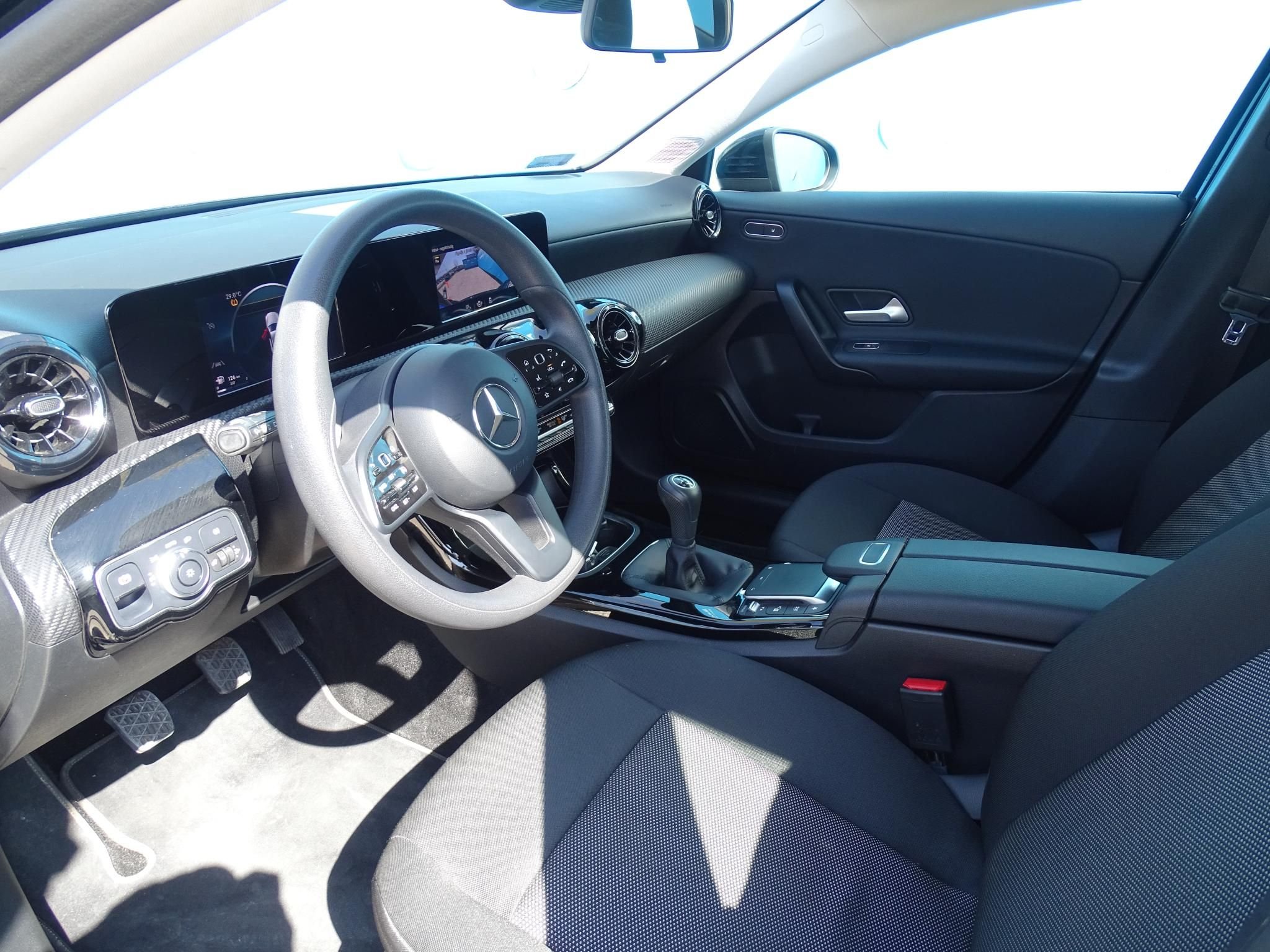 MERCEDES-BENZ A 180