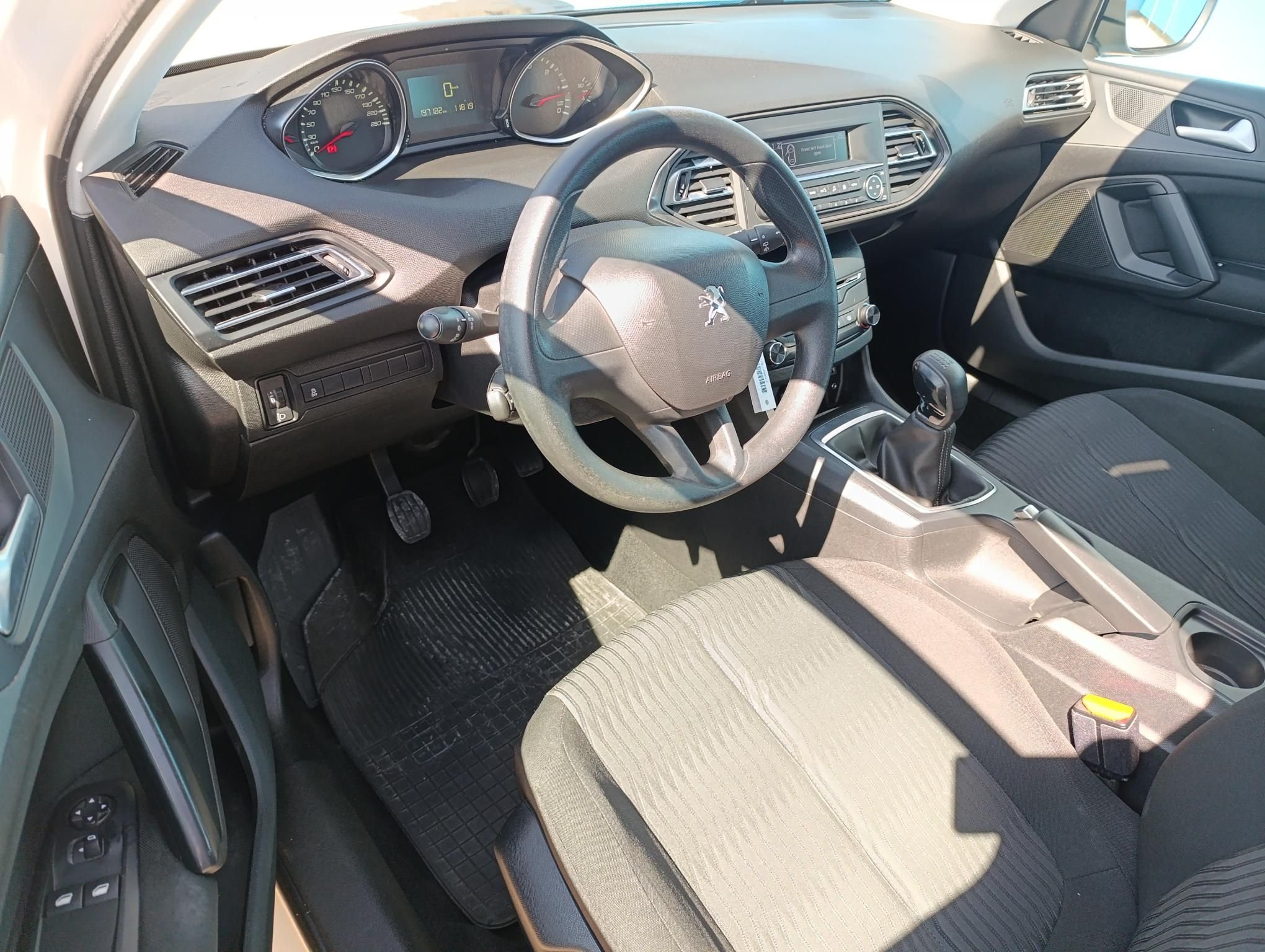 PEUGEOT 308