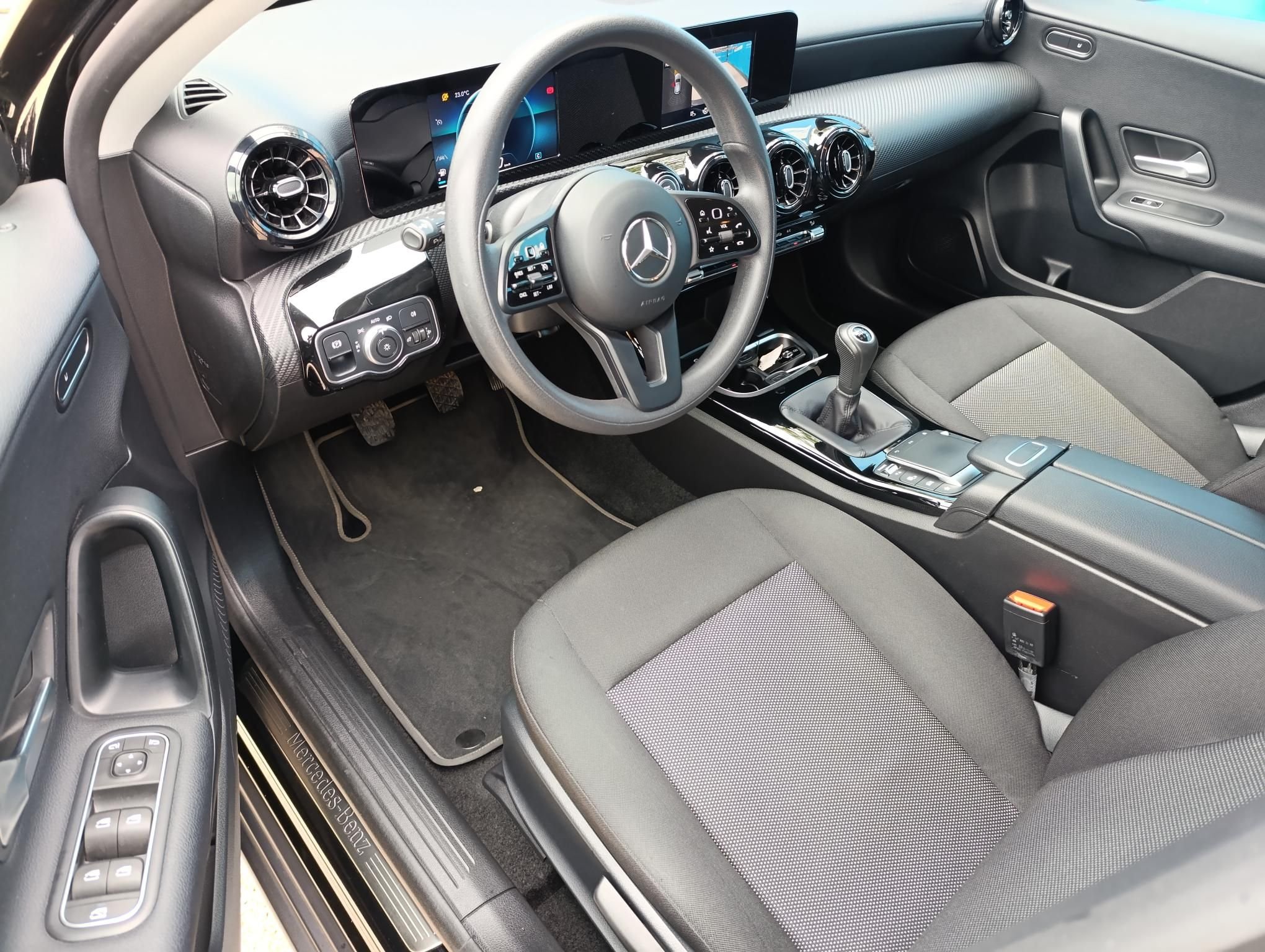 MERCEDES-BENZ A 180