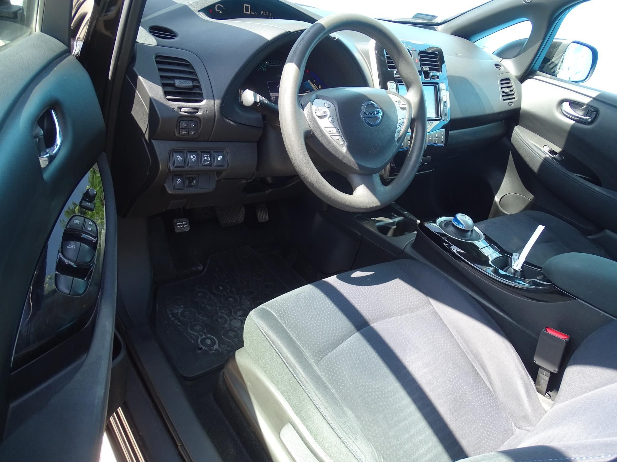 NISSAN LEAF