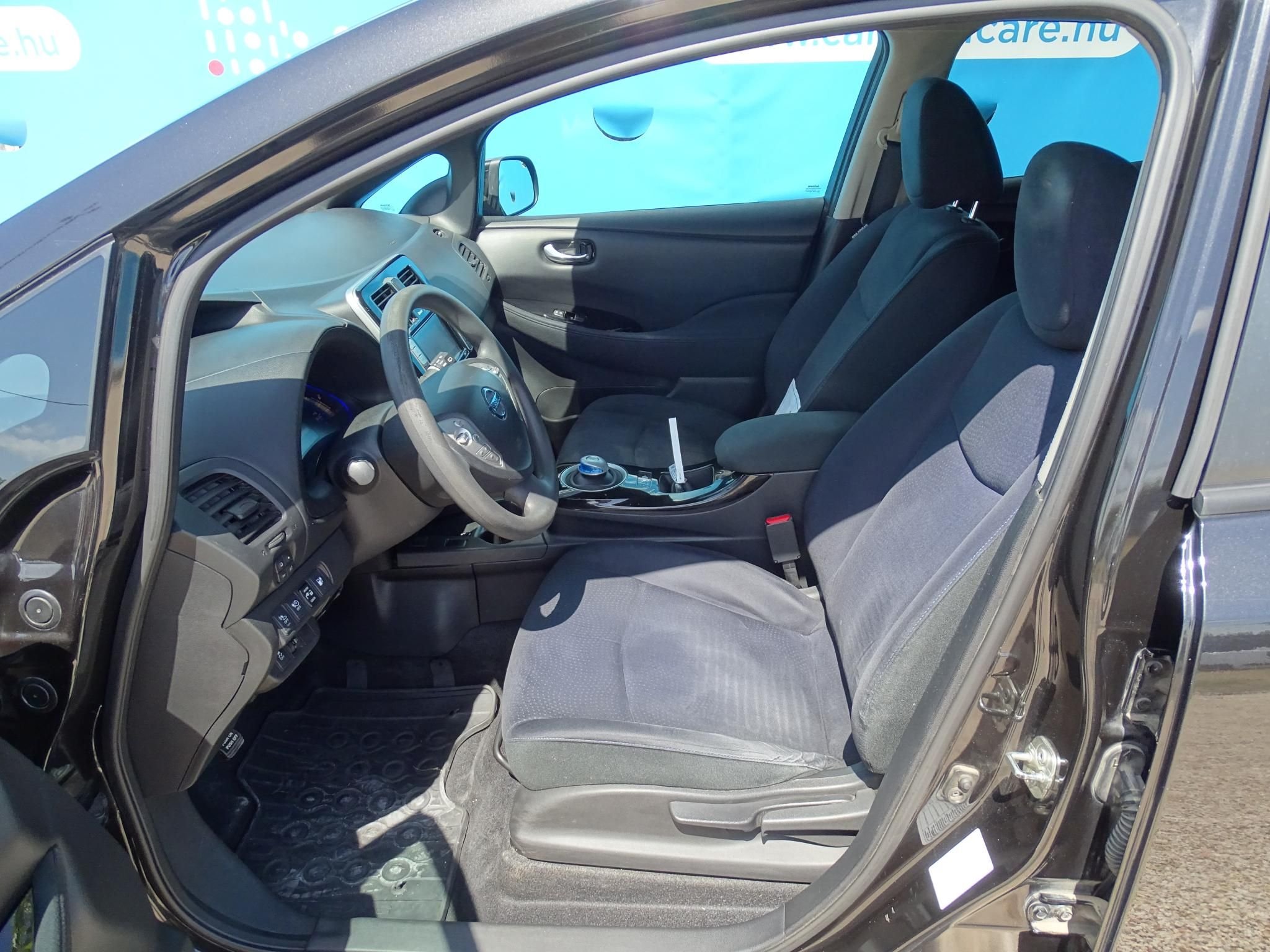 NISSAN LEAF
