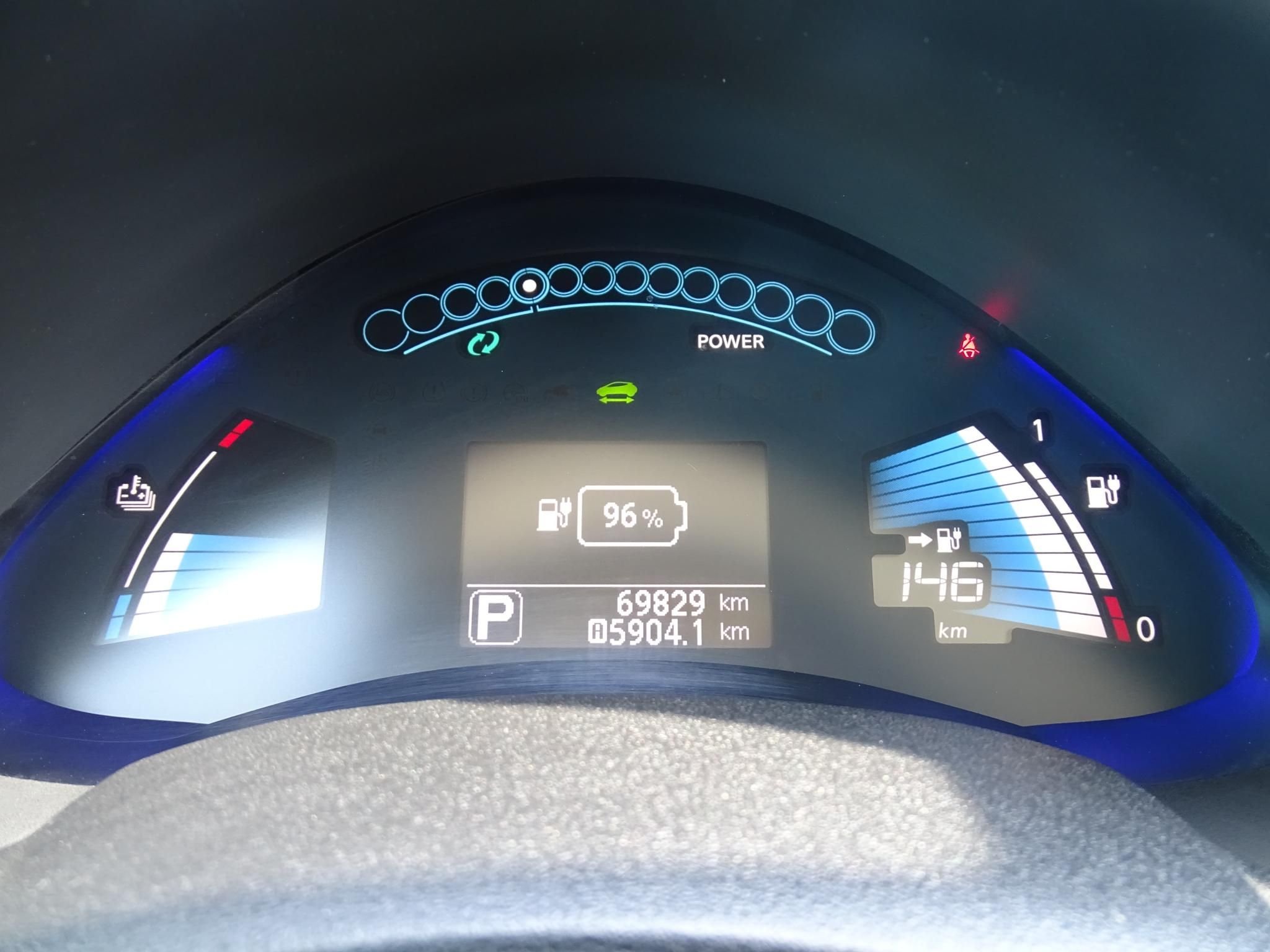 NISSAN LEAF