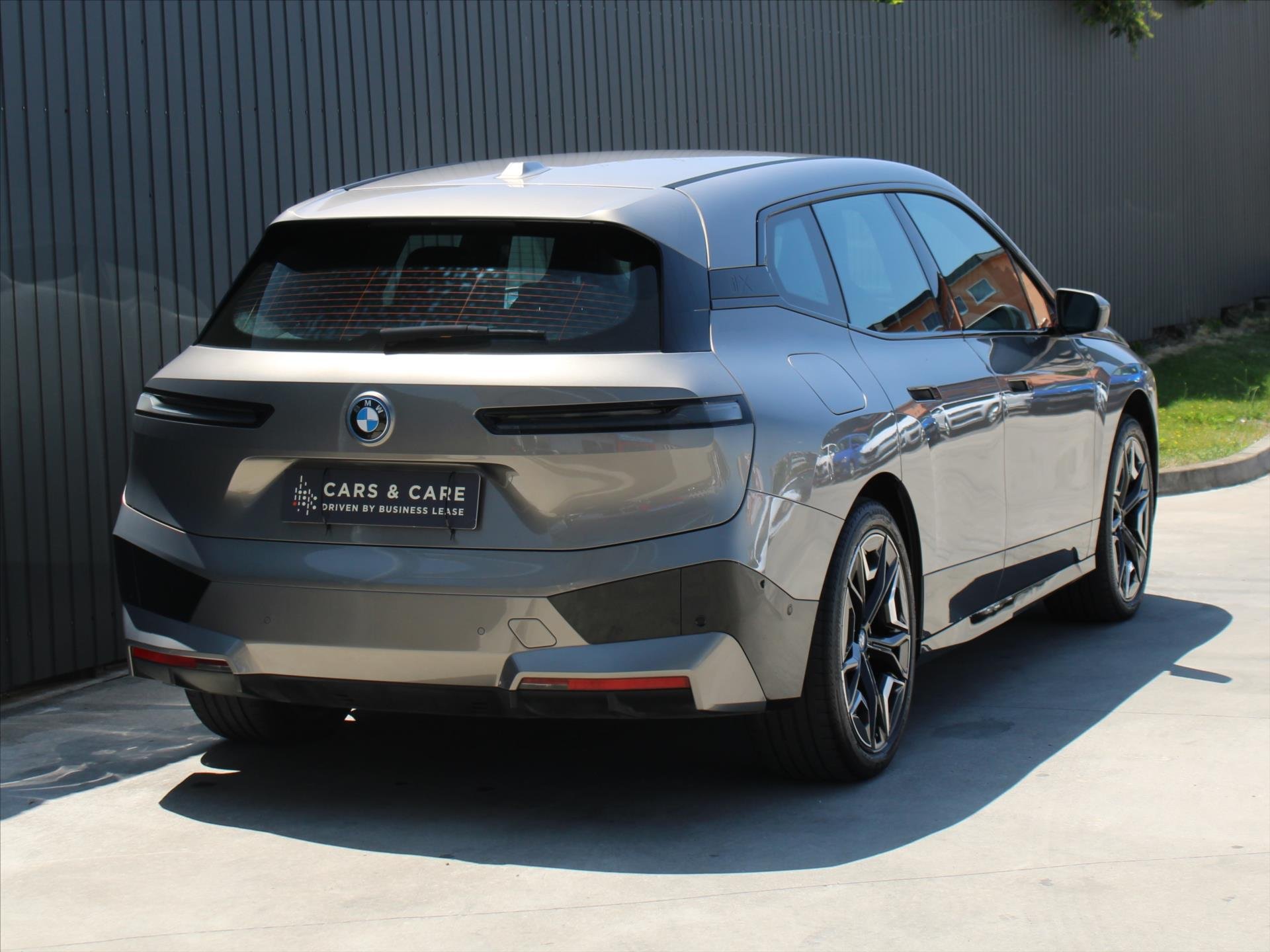 BMW iX