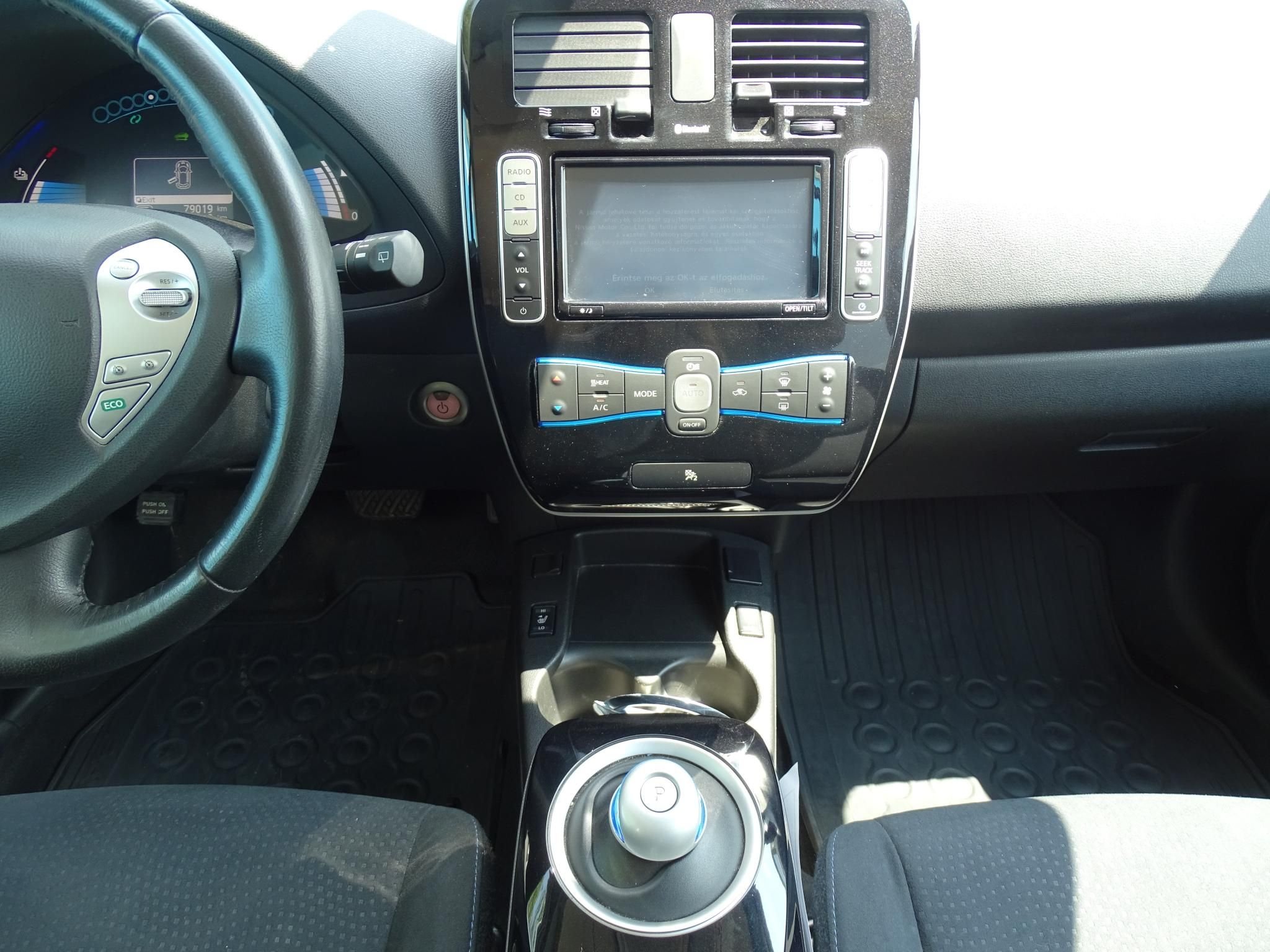 NISSAN LEAF
