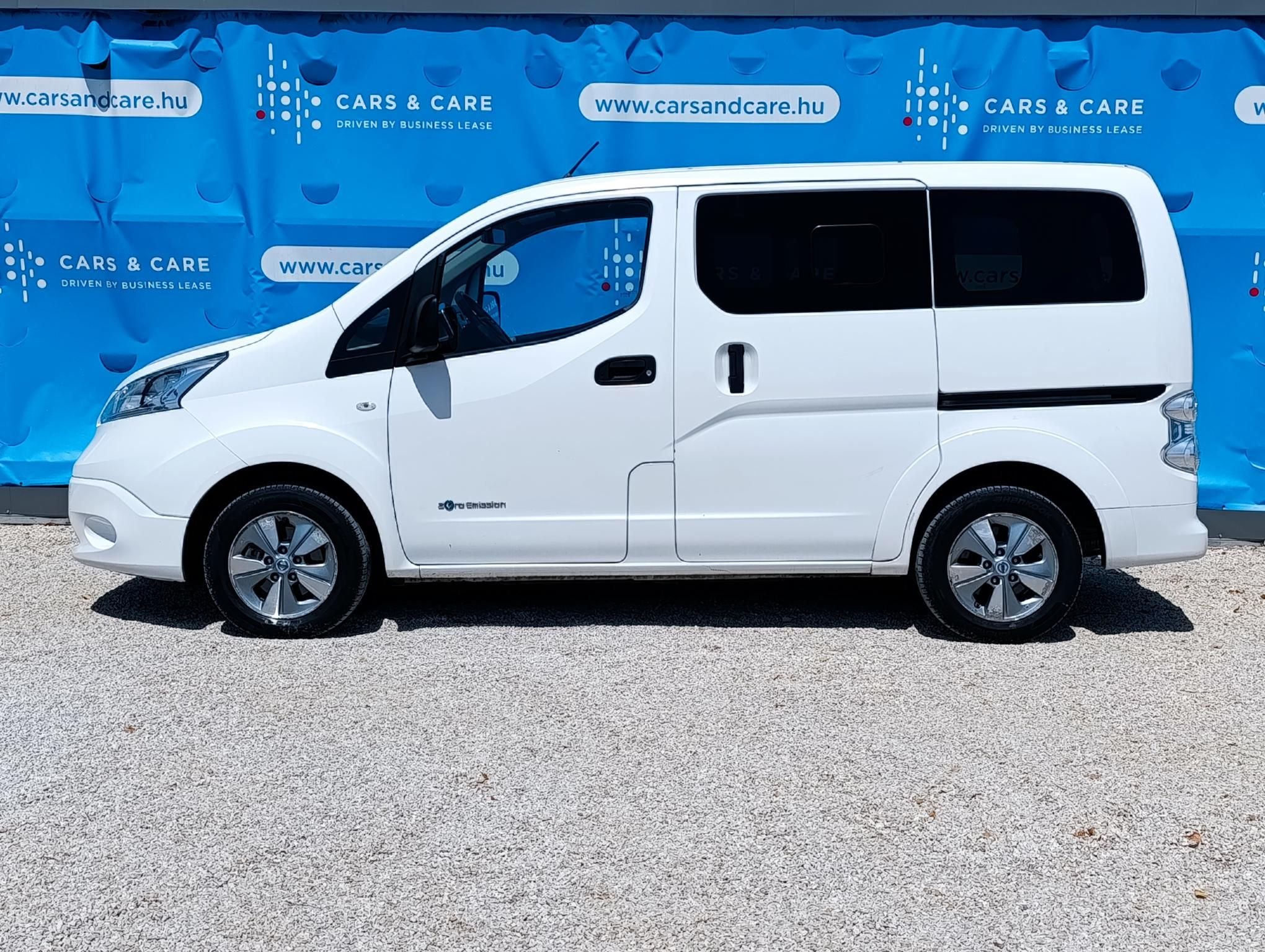 NISSAN NV200
