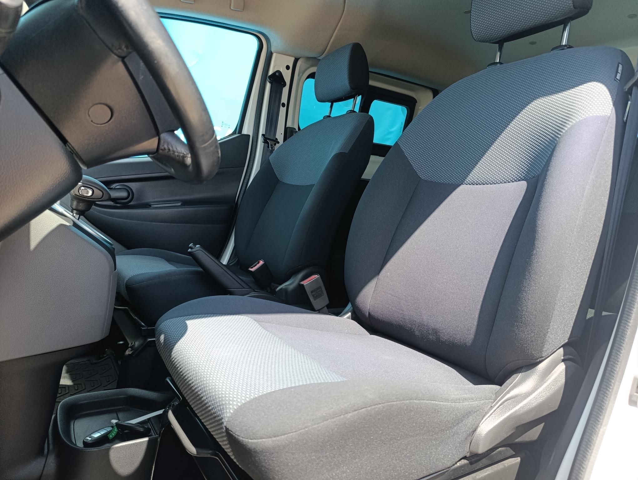 NISSAN NV200