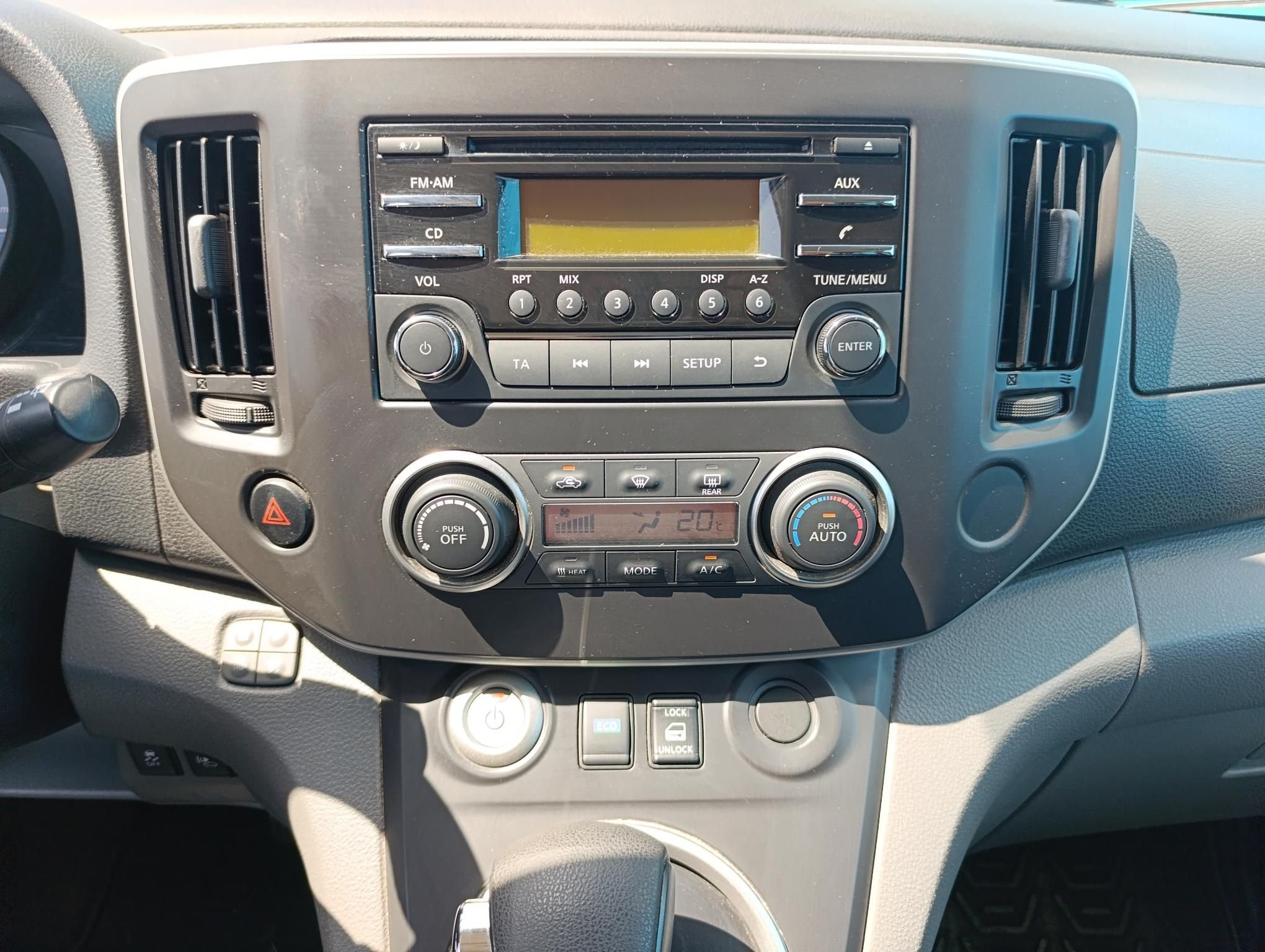 NISSAN NV200