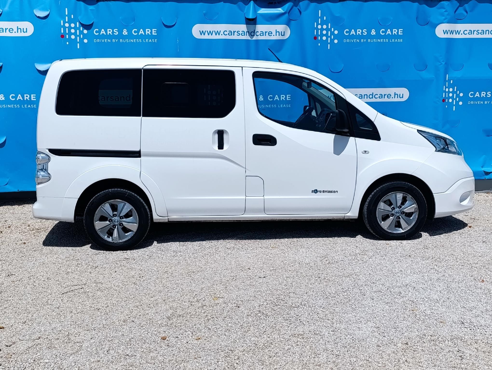 NISSAN NV200