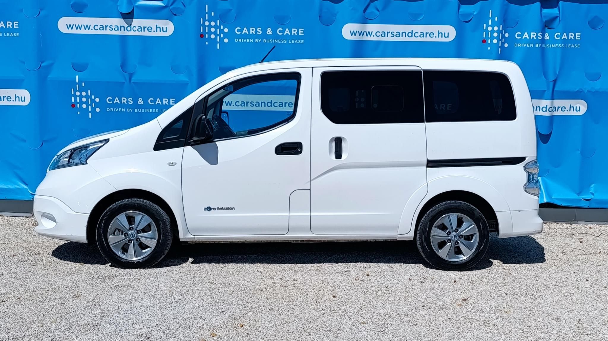 NISSAN NV200