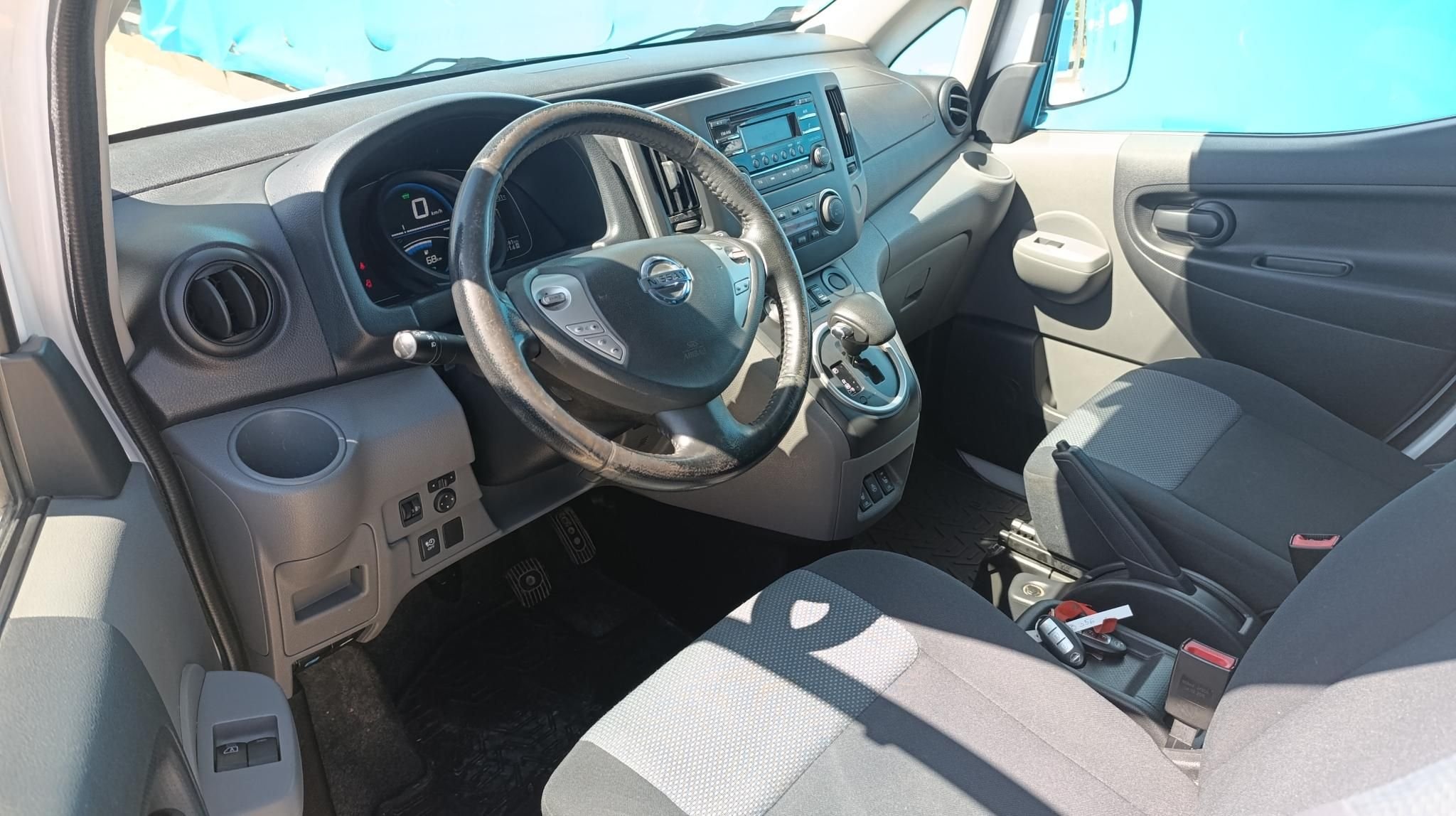 NISSAN NV200