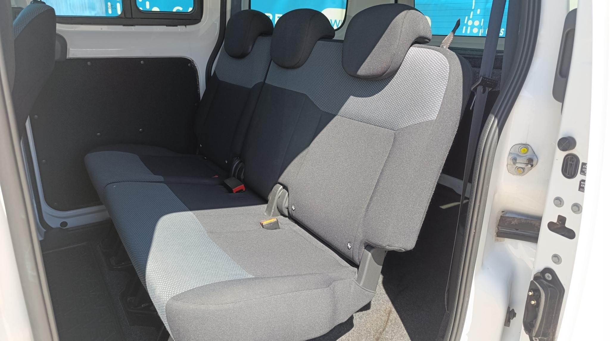 NISSAN NV200