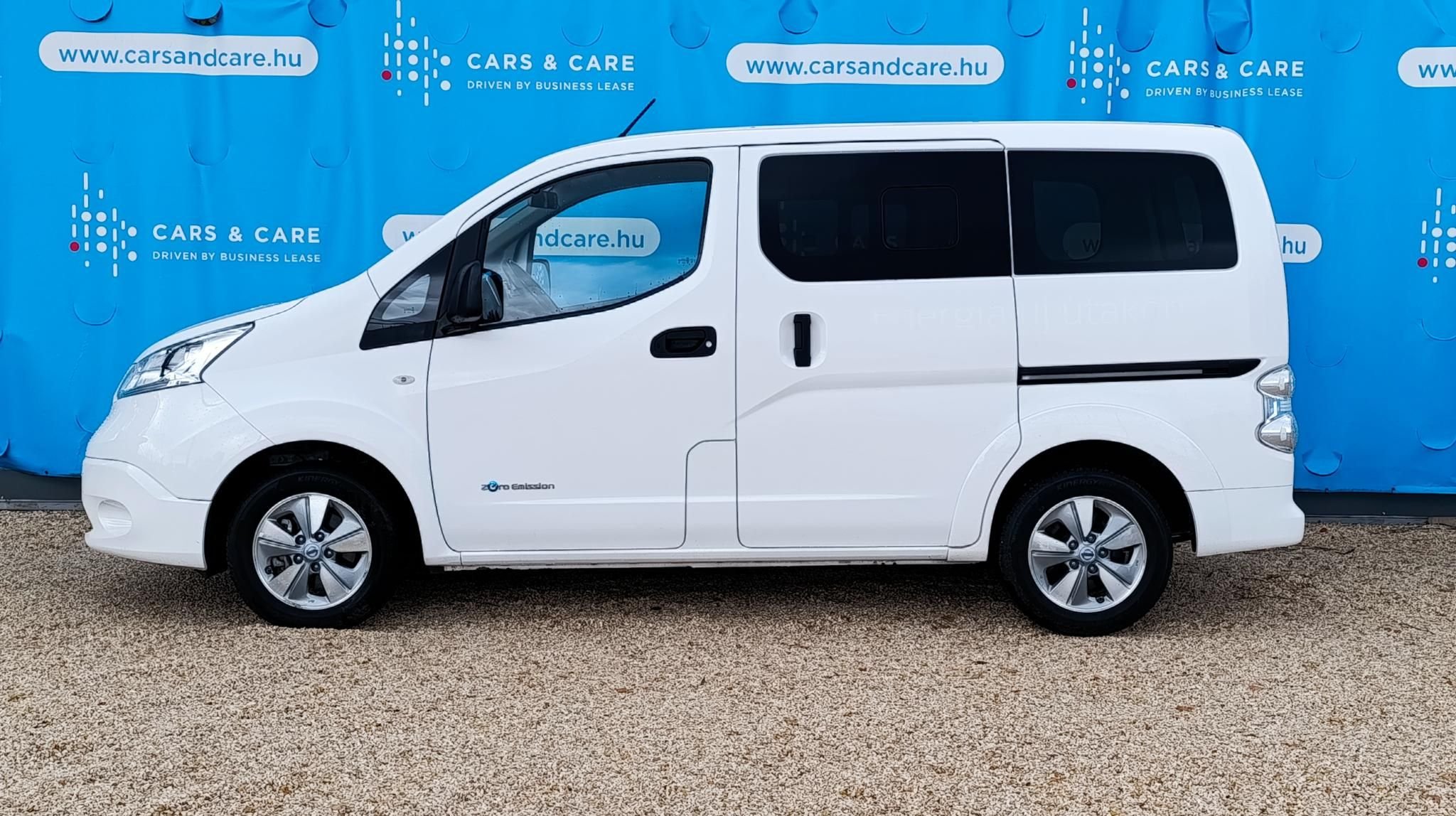 NISSAN NV200