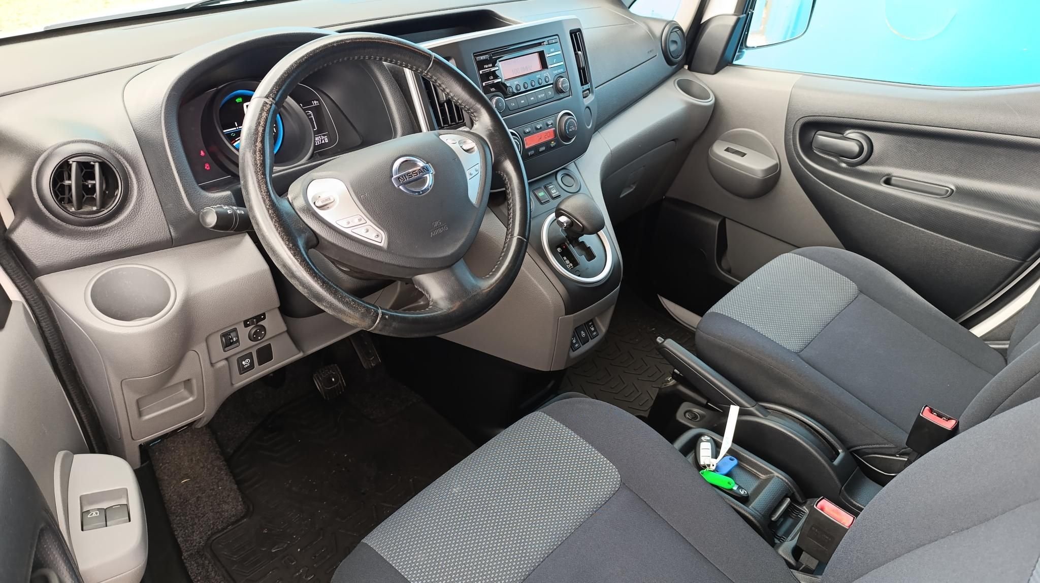 NISSAN NV200