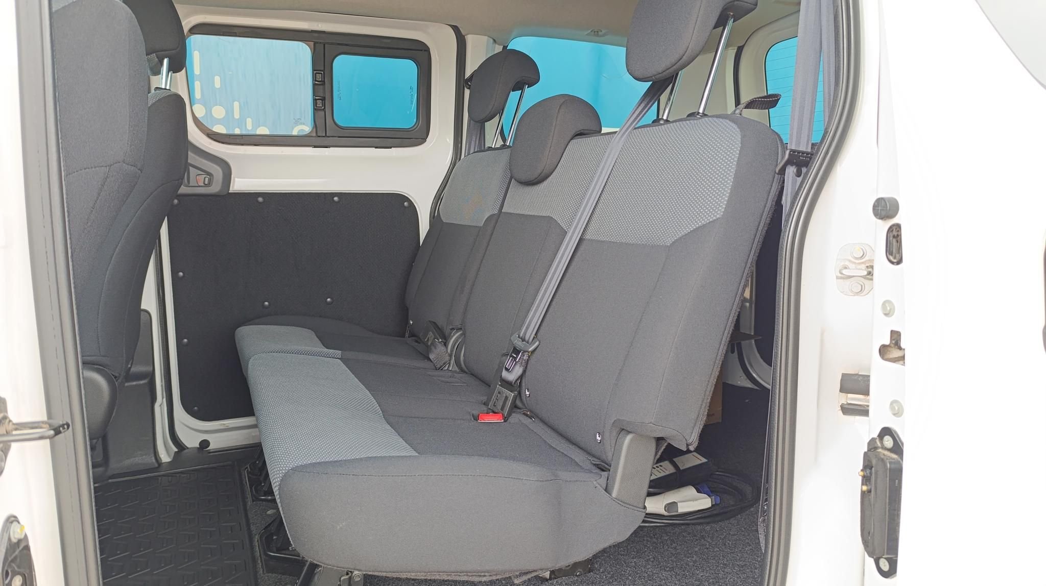 NISSAN NV200