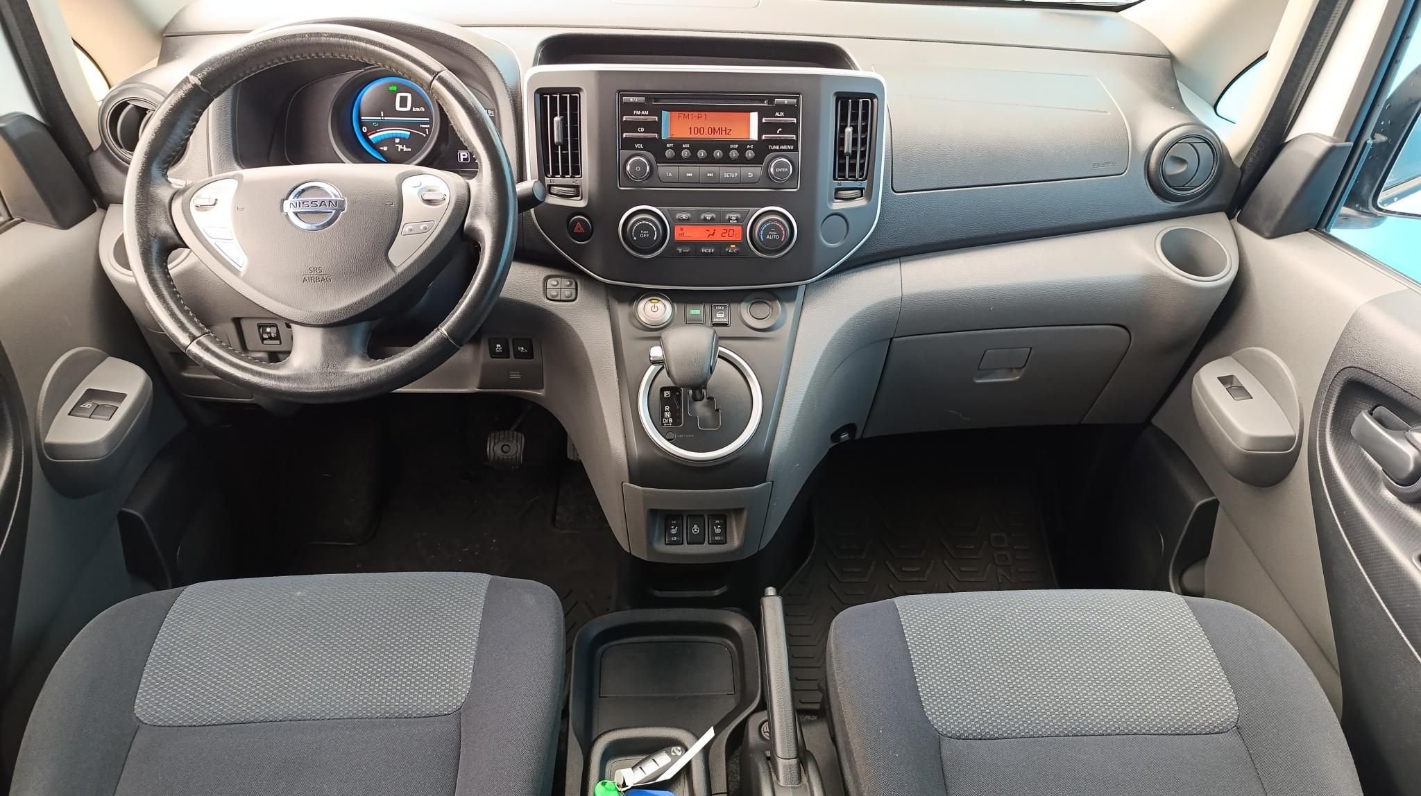 NISSAN NV200