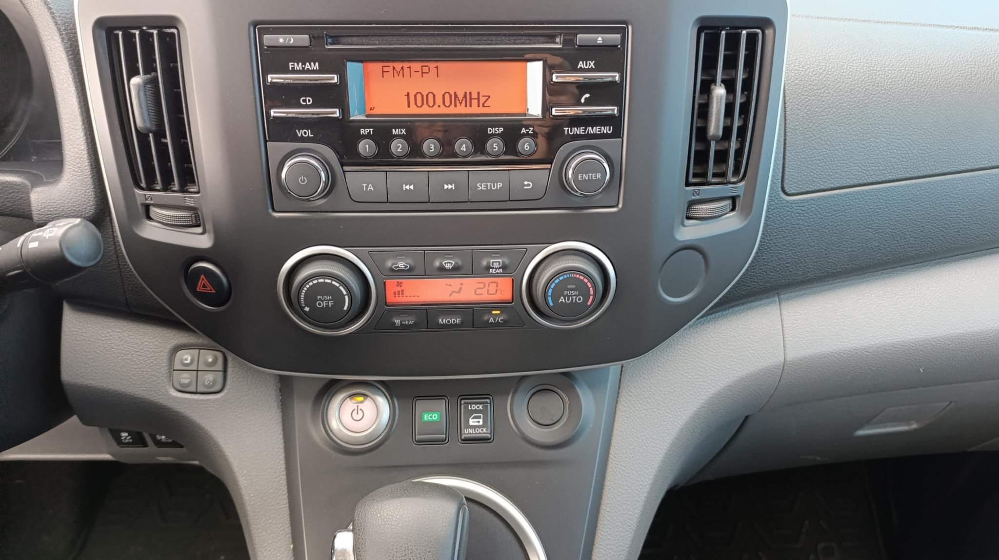 NISSAN NV200