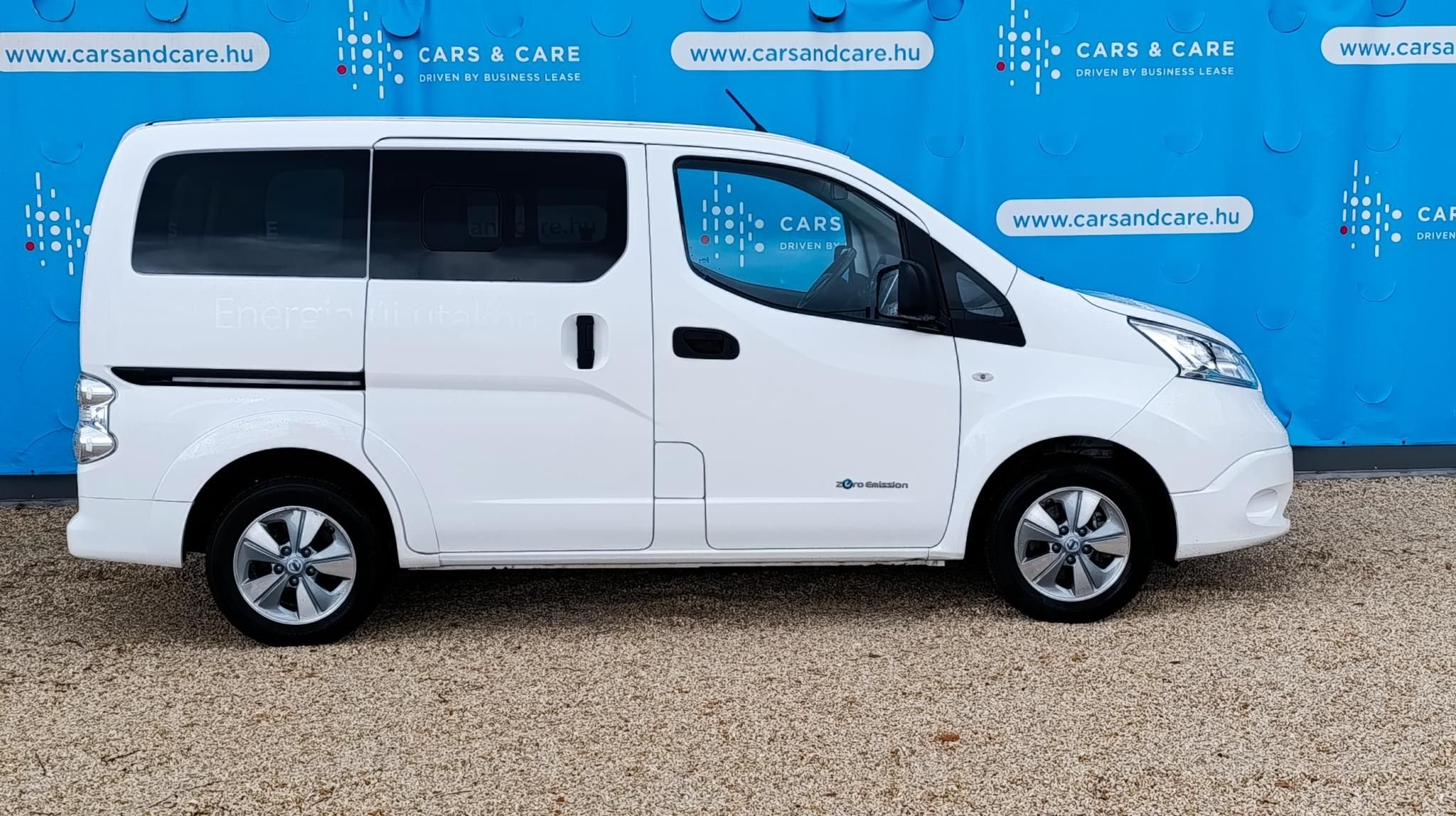 NISSAN NV200