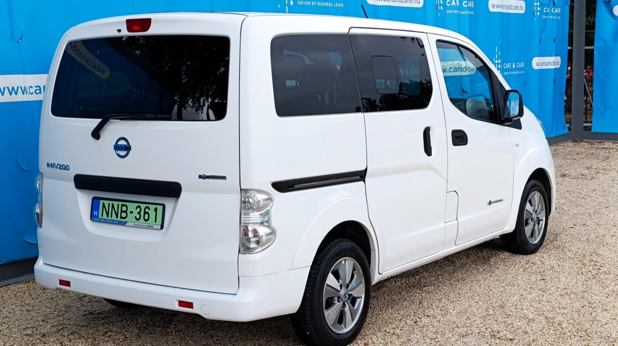 NISSAN NV200
