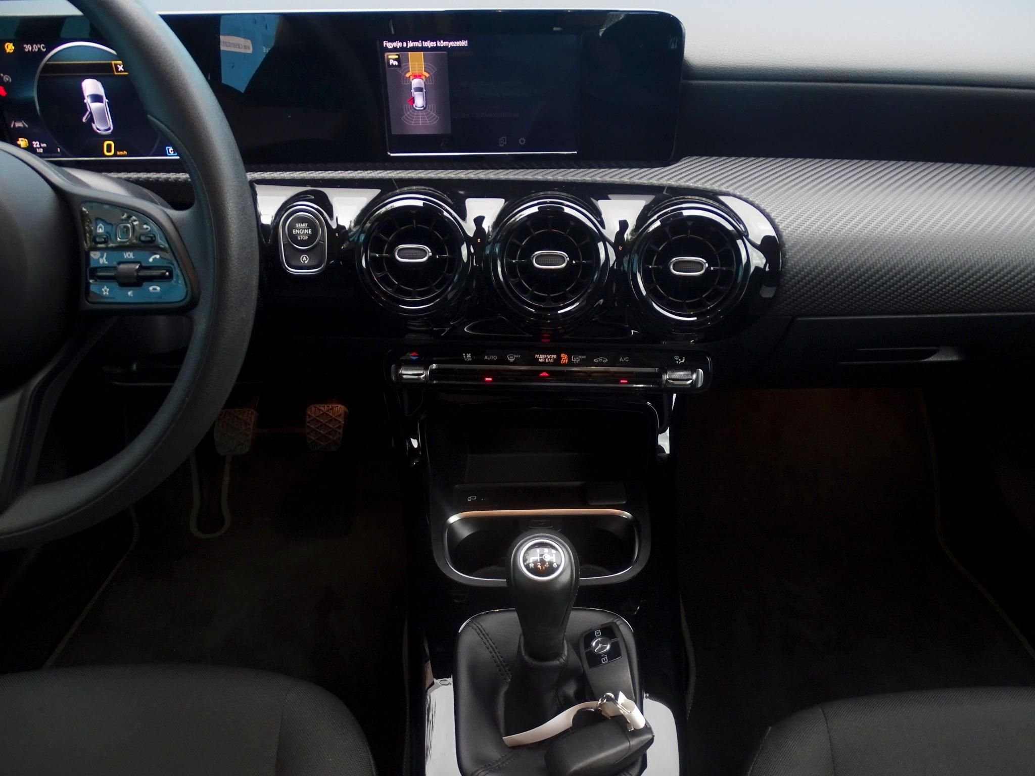MERCEDES-BENZ A 180