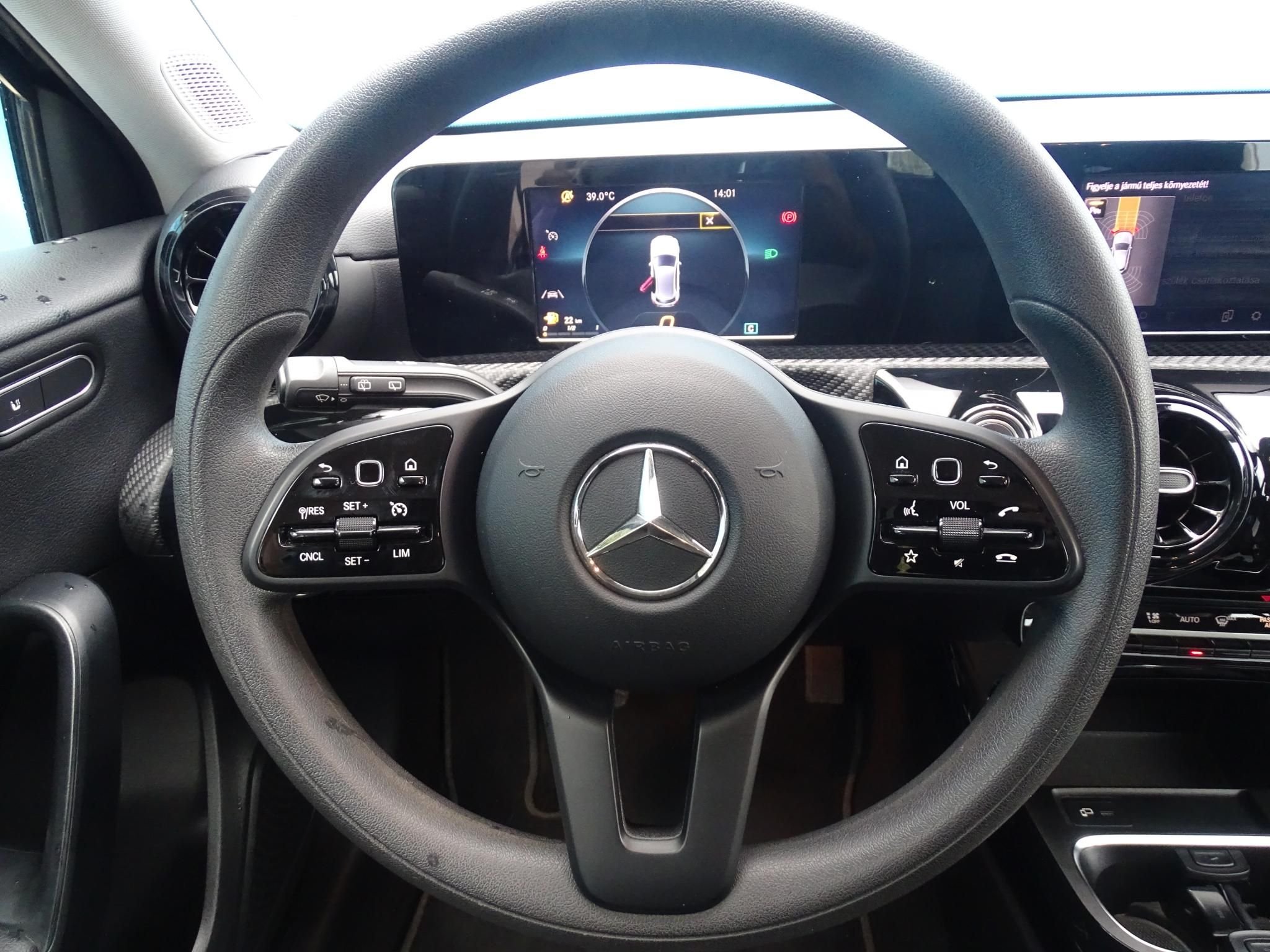 MERCEDES-BENZ A 180