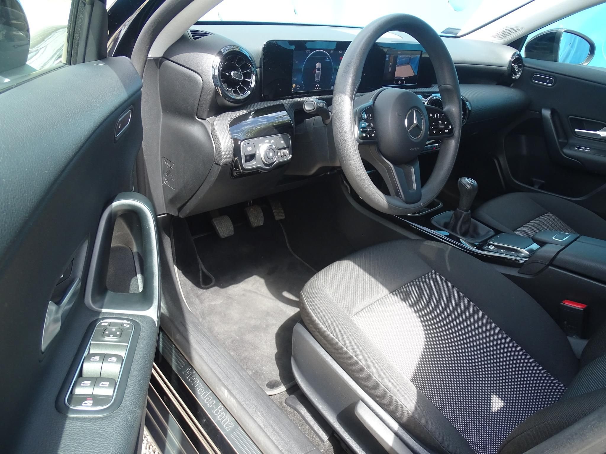 MERCEDES-BENZ A 180
