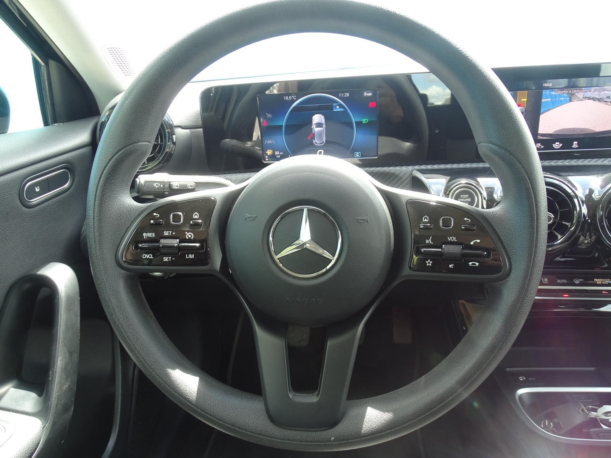 MERCEDES-BENZ A 180