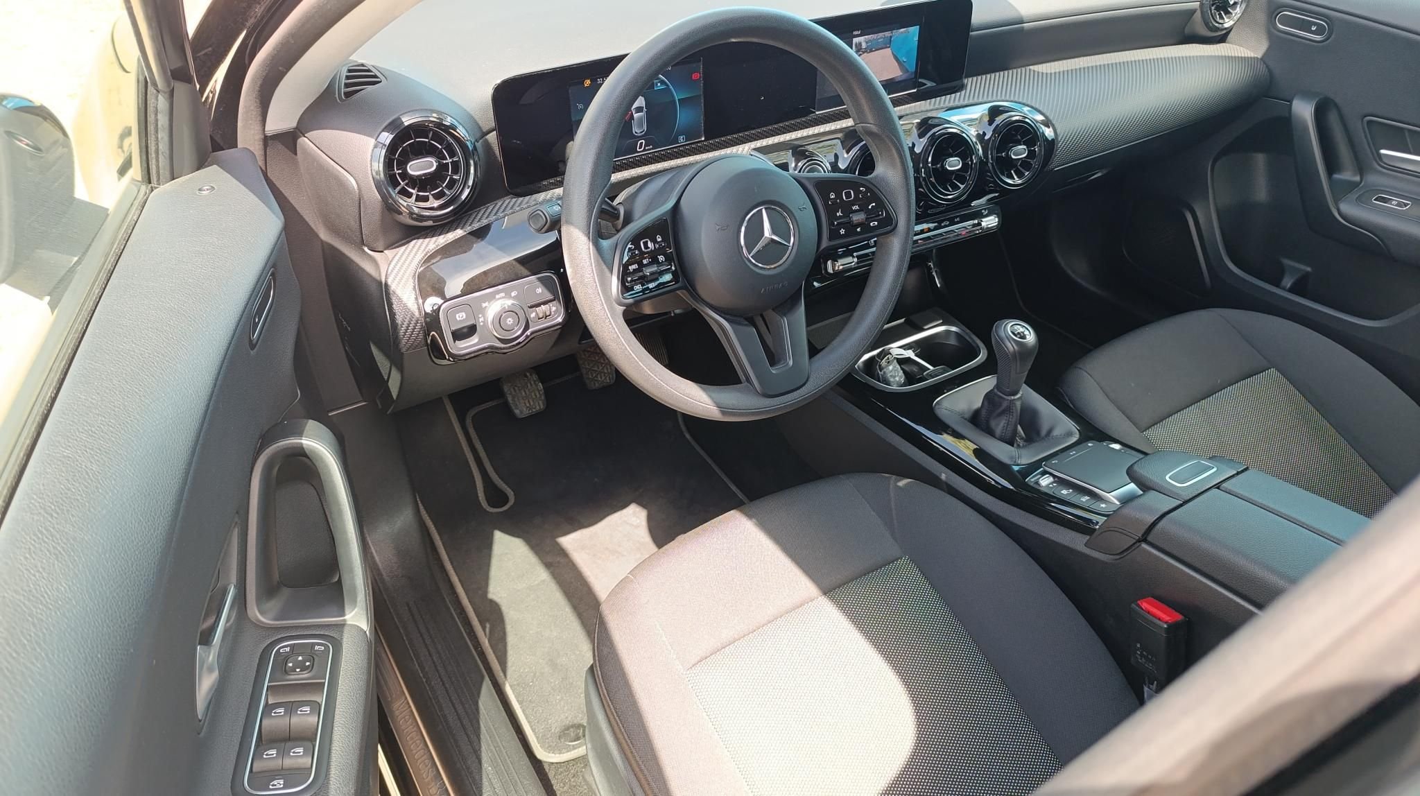 MERCEDES-BENZ A 180