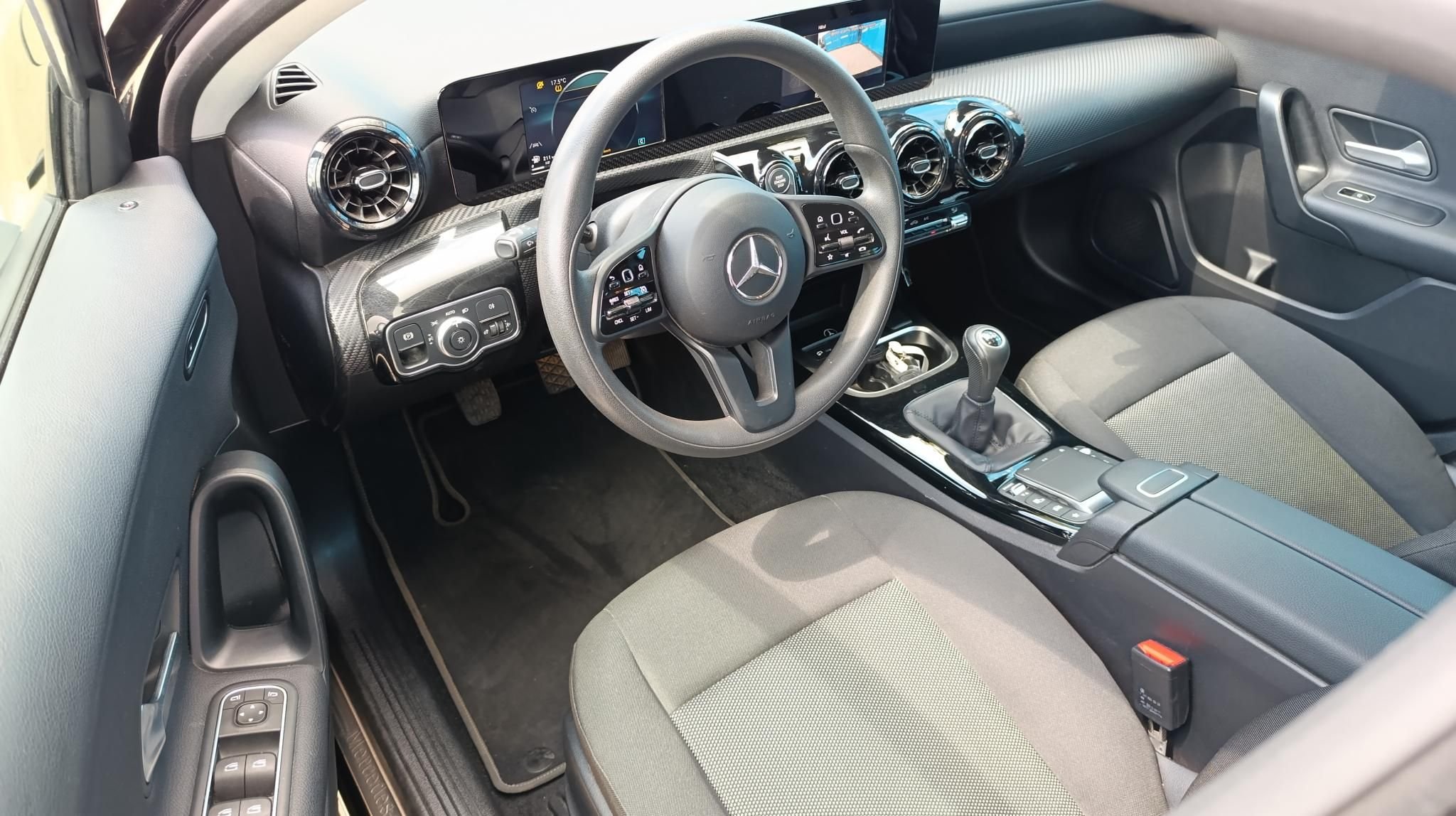 MERCEDES-BENZ A 180