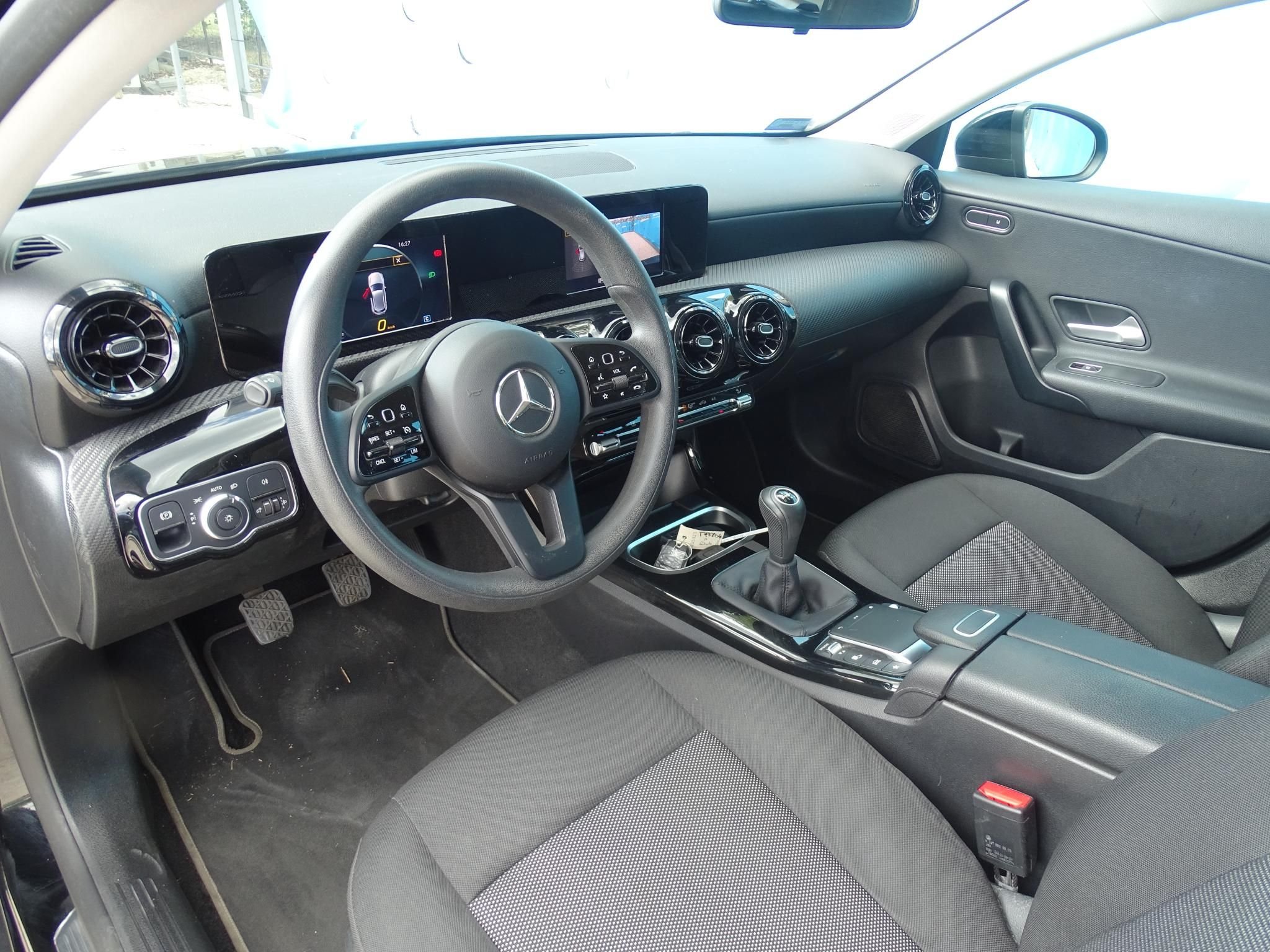 MERCEDES-BENZ A 180