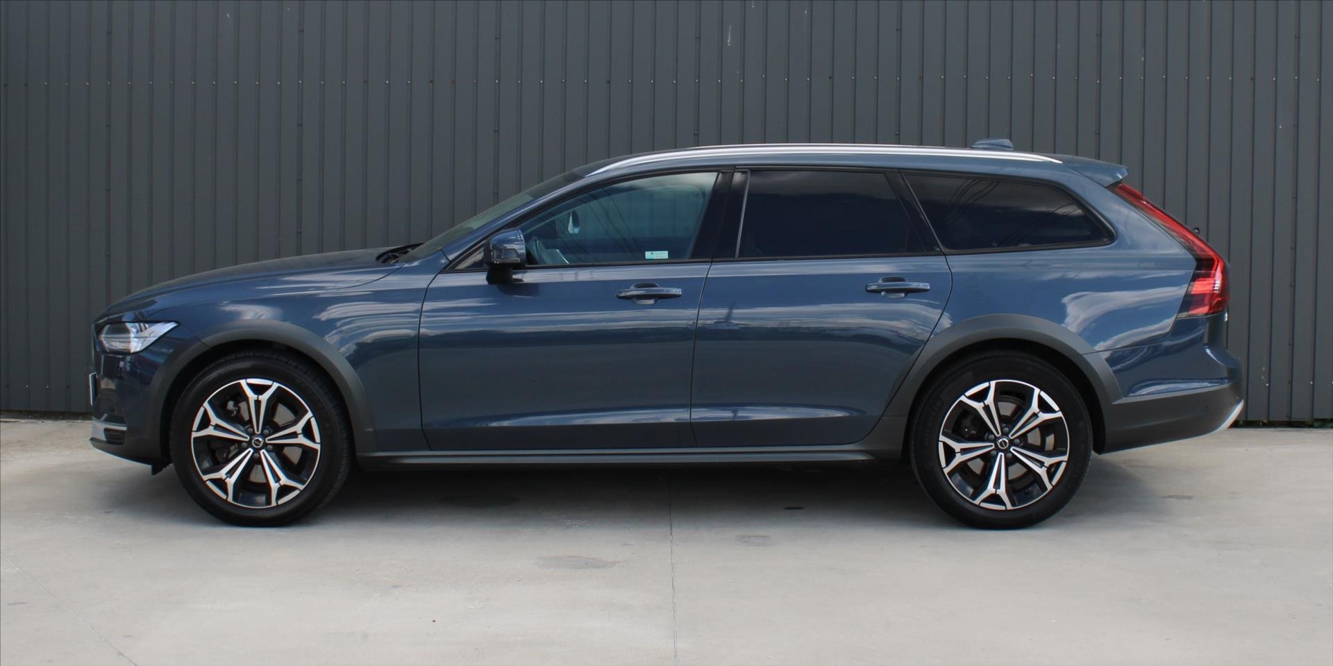 Volvo V90