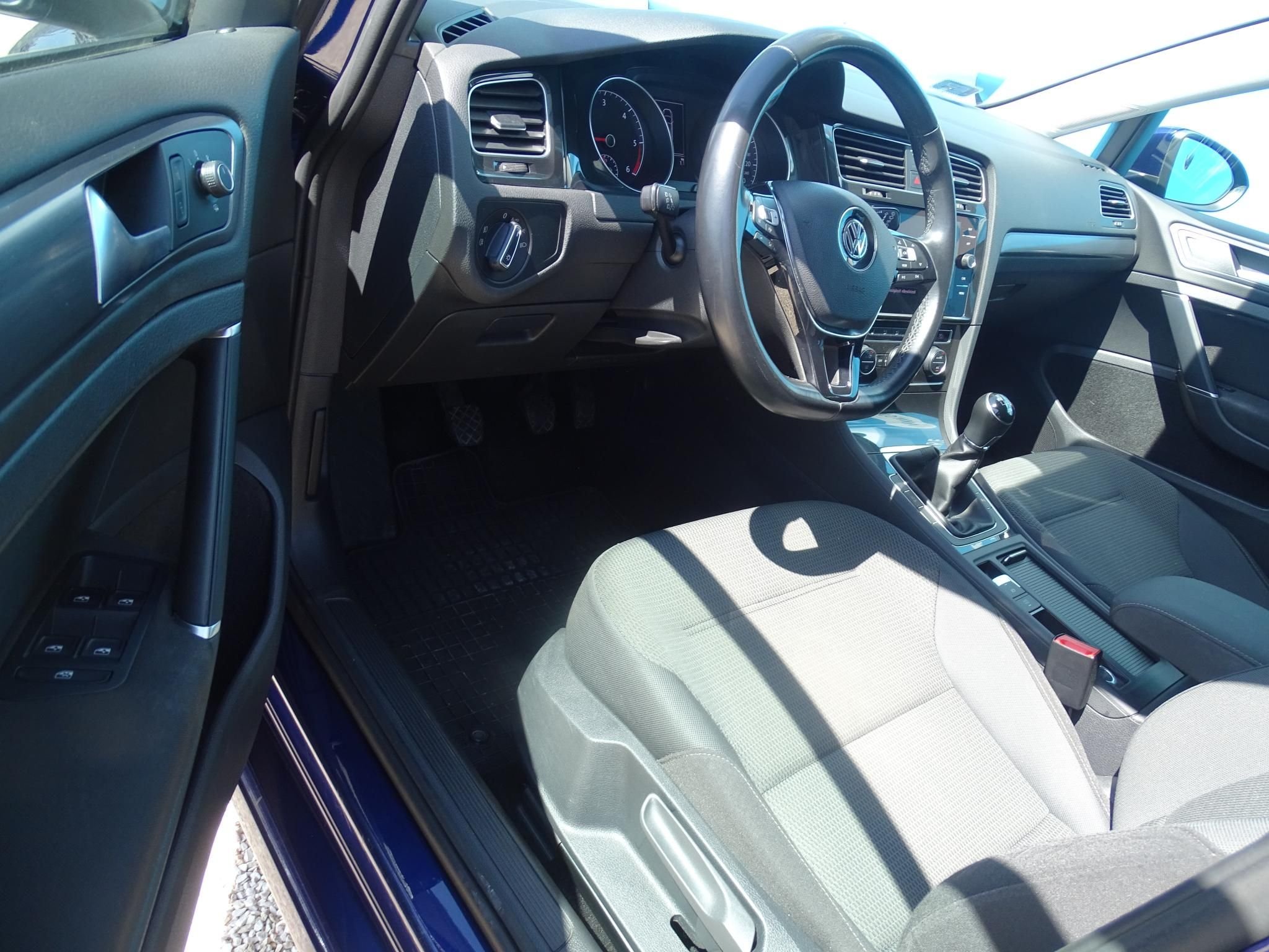 VOLKSWAGEN GOLF VII