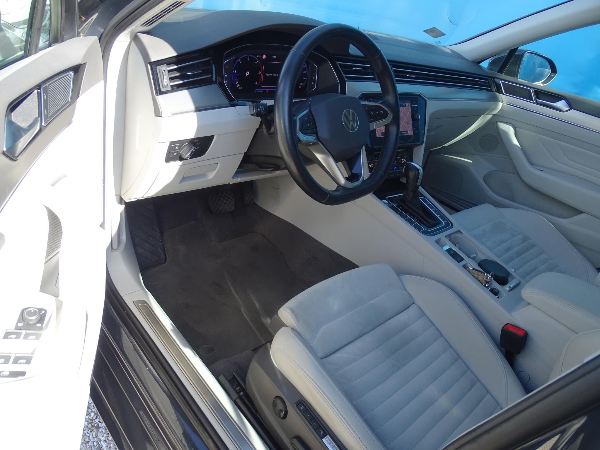 VOLKSWAGEN PASSAT VIII