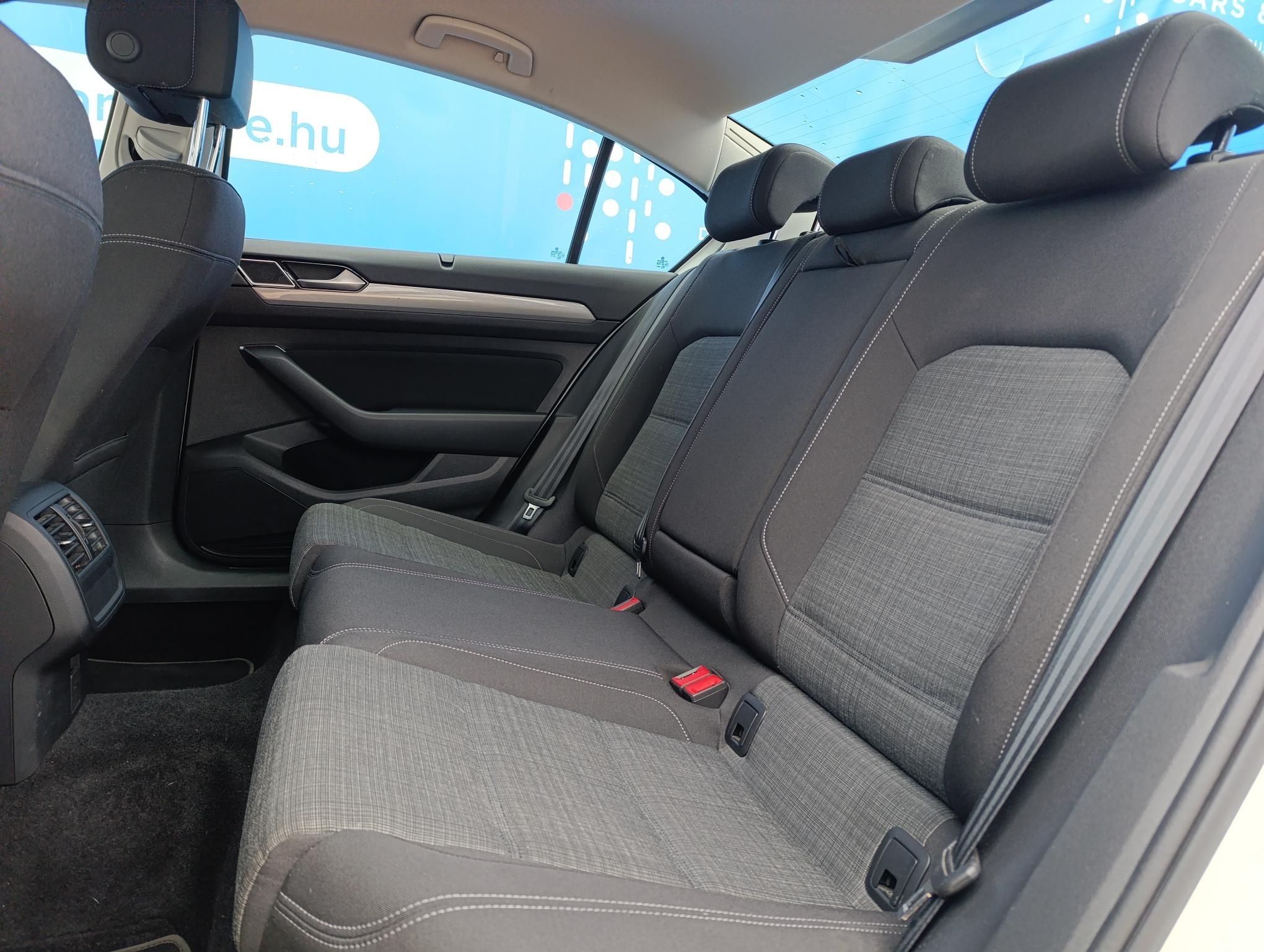 VOLKSWAGEN PASSAT VIII