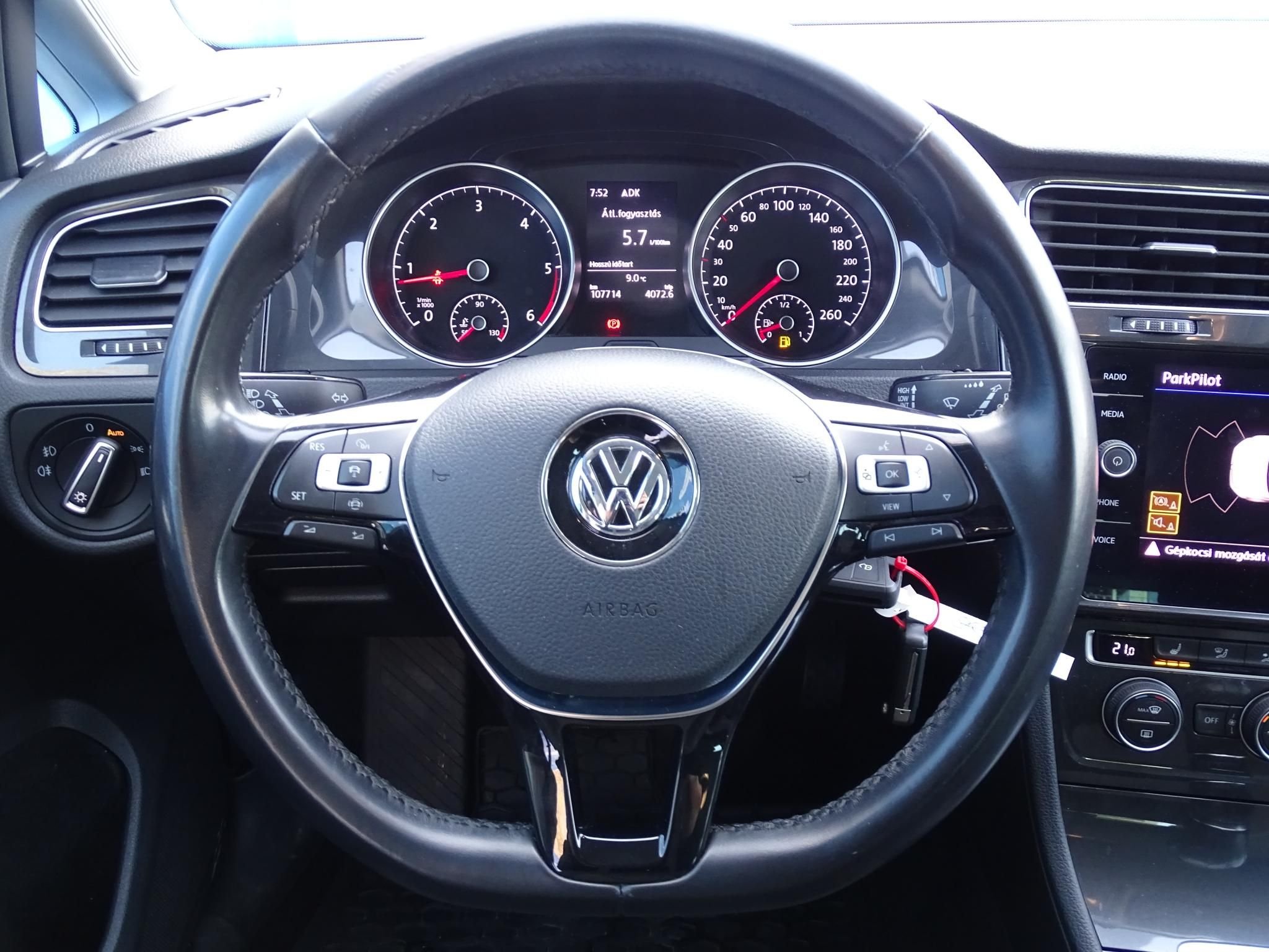 VOLKSWAGEN GOLF VII