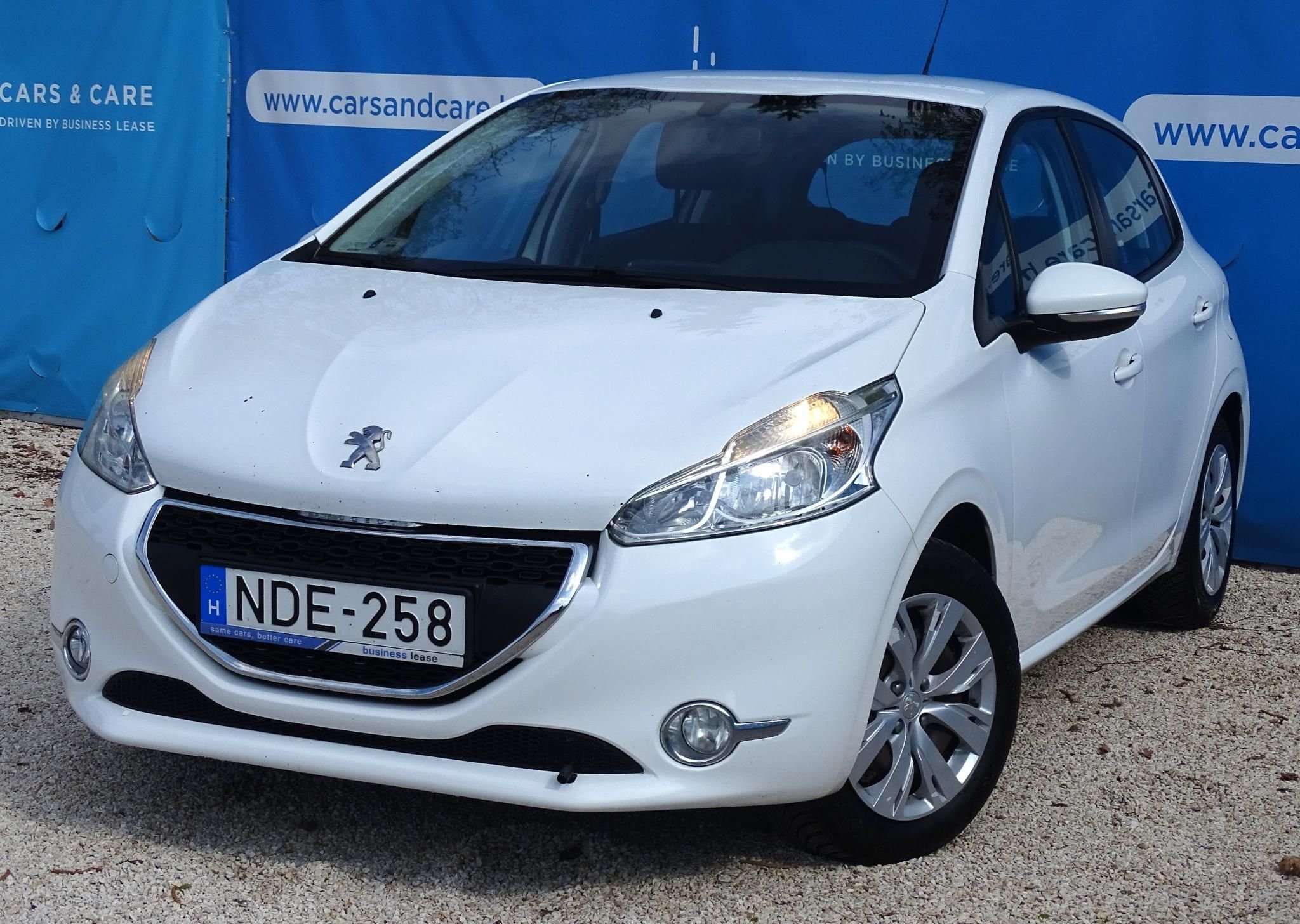 PEUGEOT 208