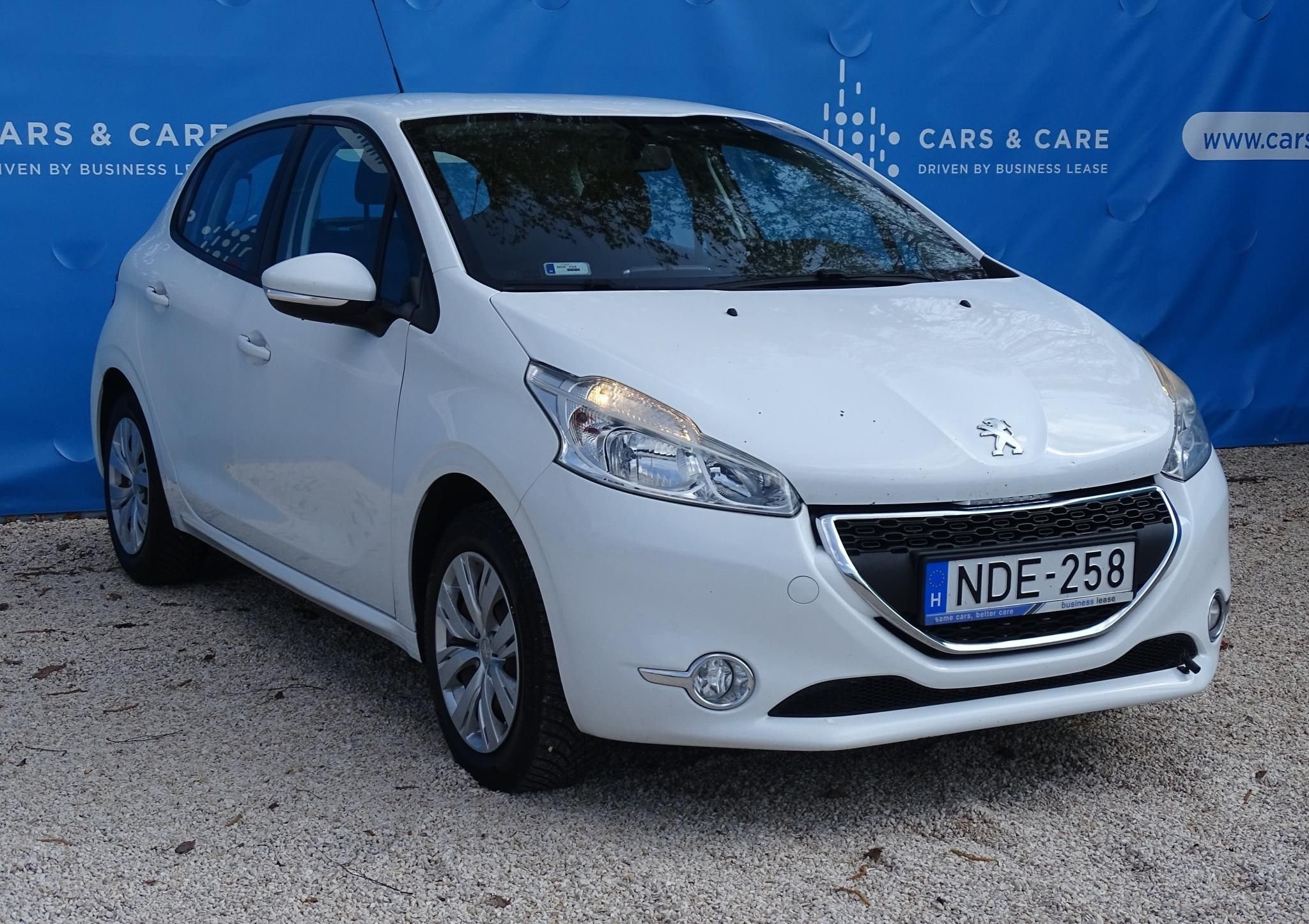 PEUGEOT 208