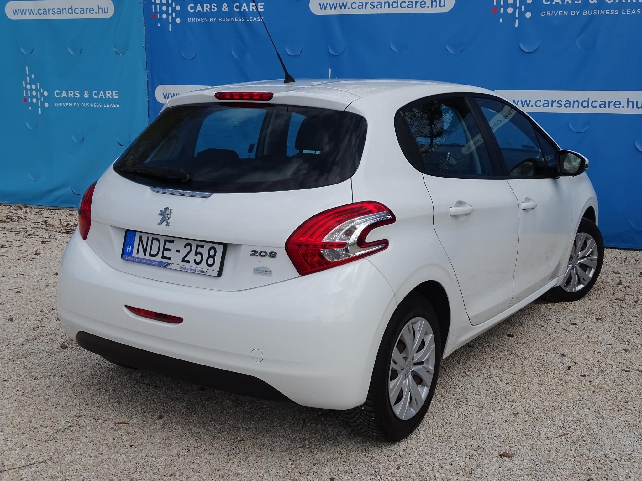 PEUGEOT 208